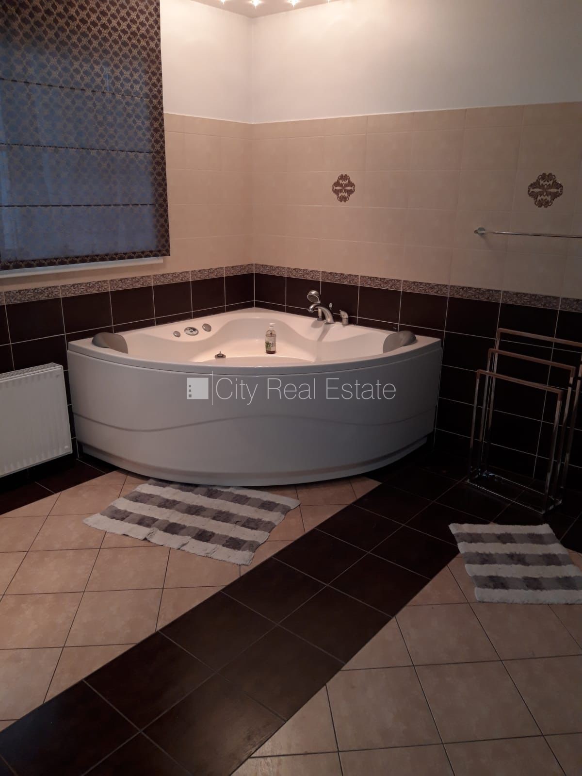 Sludinājumi. Rindu māja, labiekārtots apzaļumots pagalms, slēgta teritorija, teritorijas iebrauktuves vārti Cena: 240000 EUR Foto #13