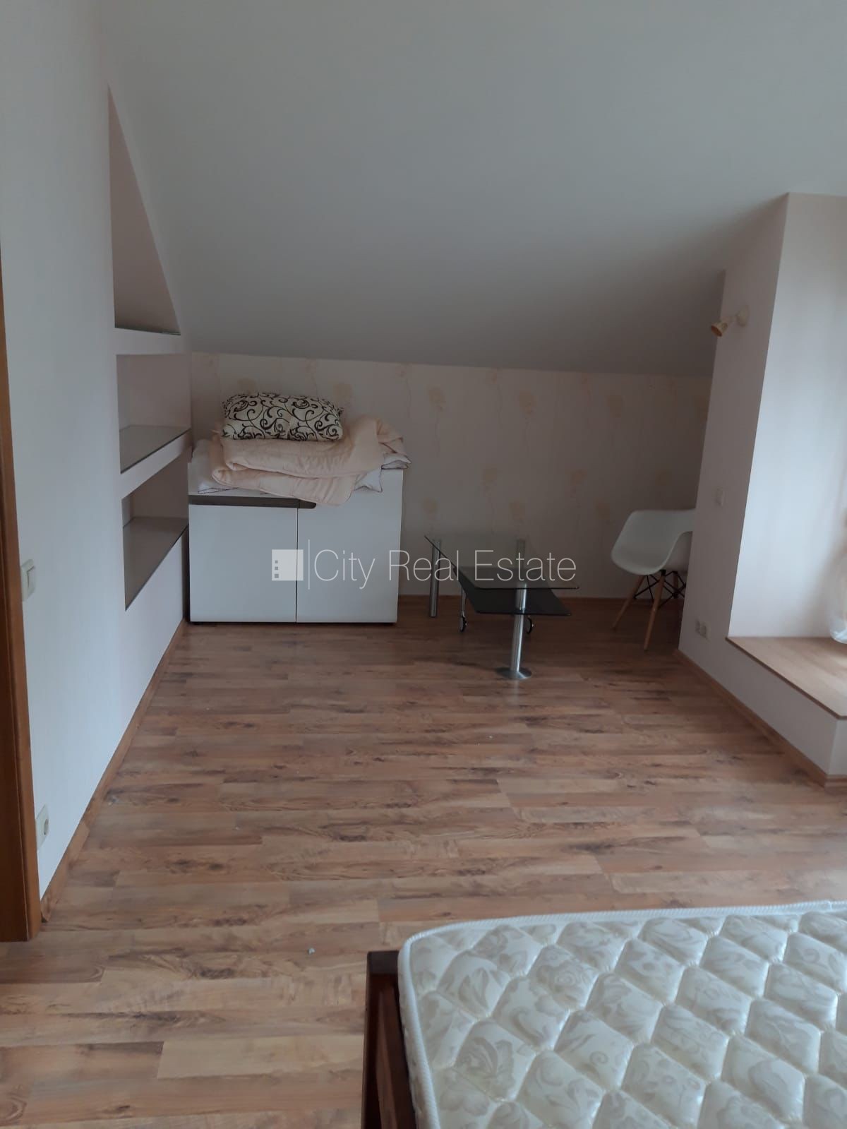 Sludinājumi. Rindu māja, labiekārtots apzaļumots pagalms, slēgta teritorija, teritorijas iebrauktuves vārti Cena: 240000 EUR Foto #18