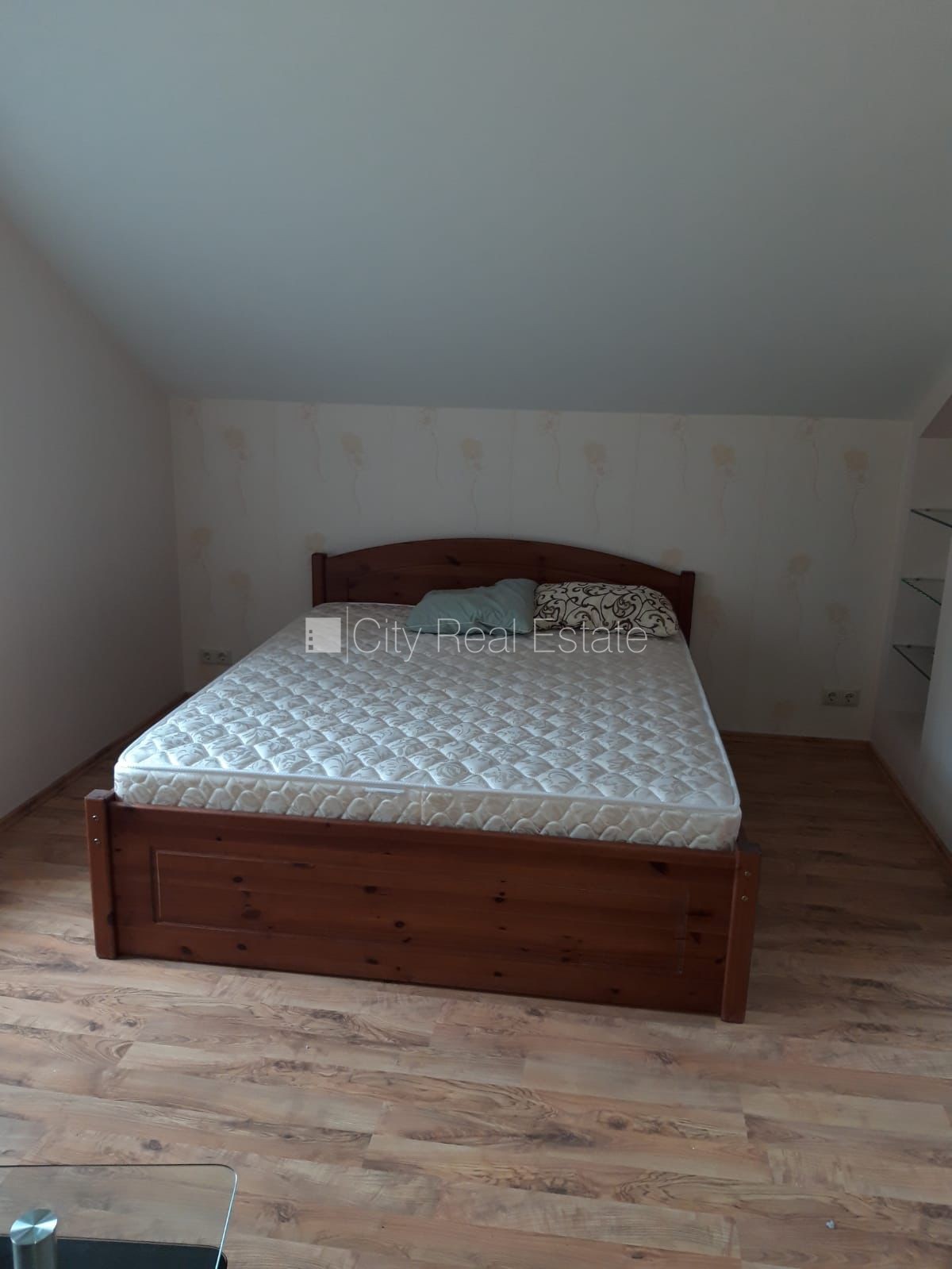 Sludinājumi. Rindu māja, labiekārtots apzaļumots pagalms, slēgta teritorija, teritorijas iebrauktuves vārti Cena: 240000 EUR Foto #17