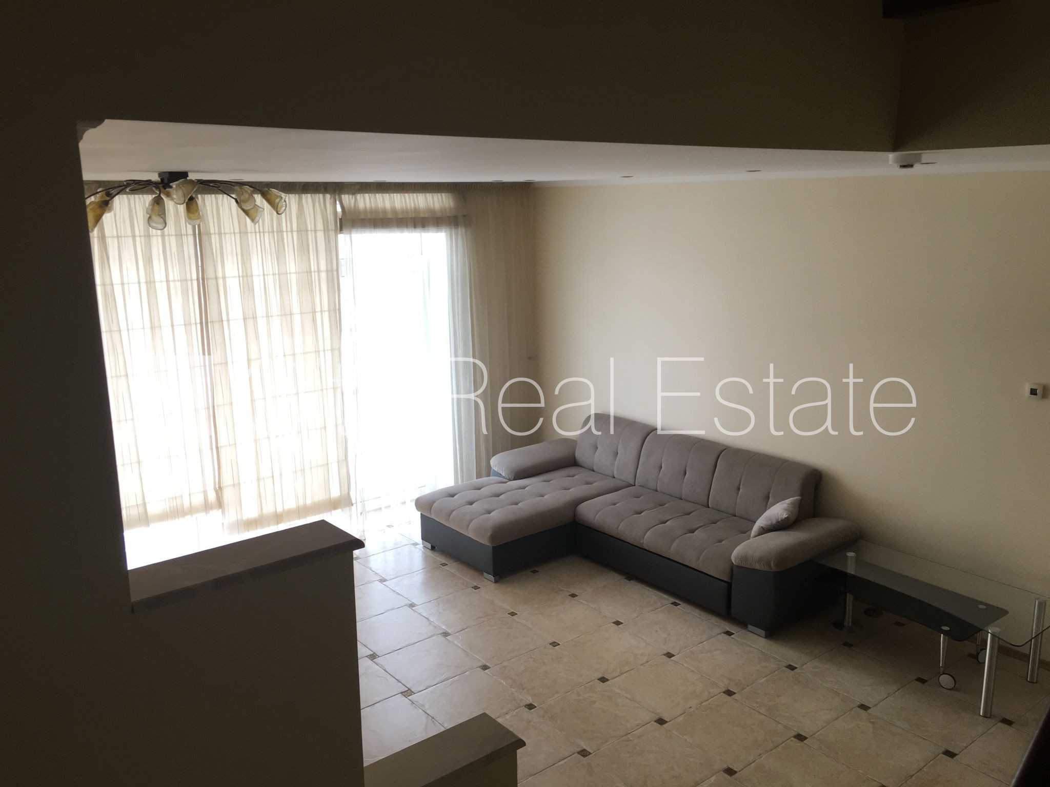 Sludinājumi. Rindu māja, labiekārtots apzaļumots pagalms, slēgta teritorija, teritorijas iebrauktuves vārti Cena: 240000 EUR Foto #3