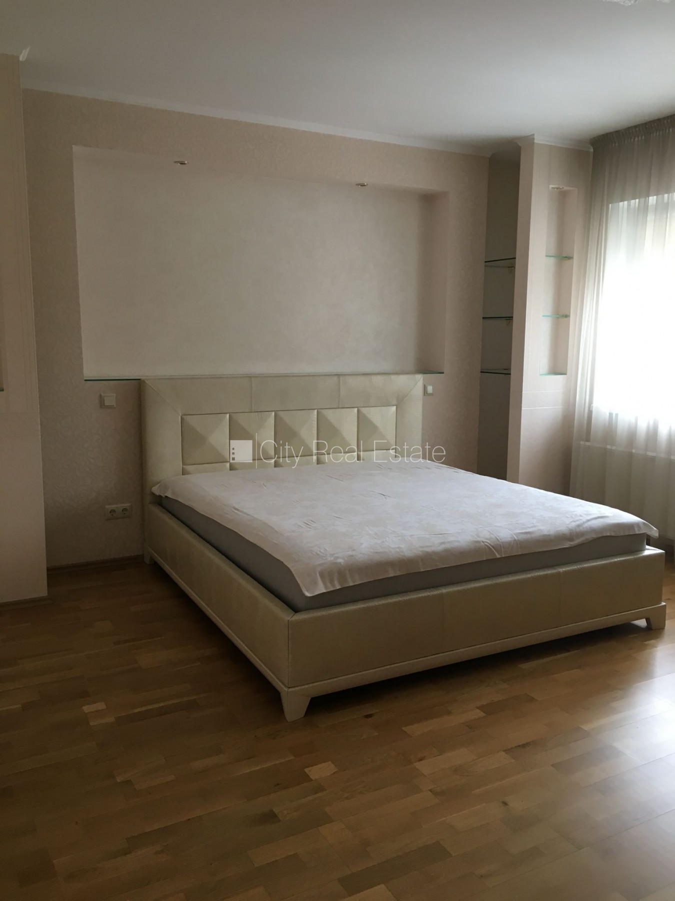 Sludinājumi. Rindu māja, labiekārtots apzaļumots pagalms, slēgta teritorija, teritorijas iebrauktuves vārti Cena: 240000 EUR Foto #8