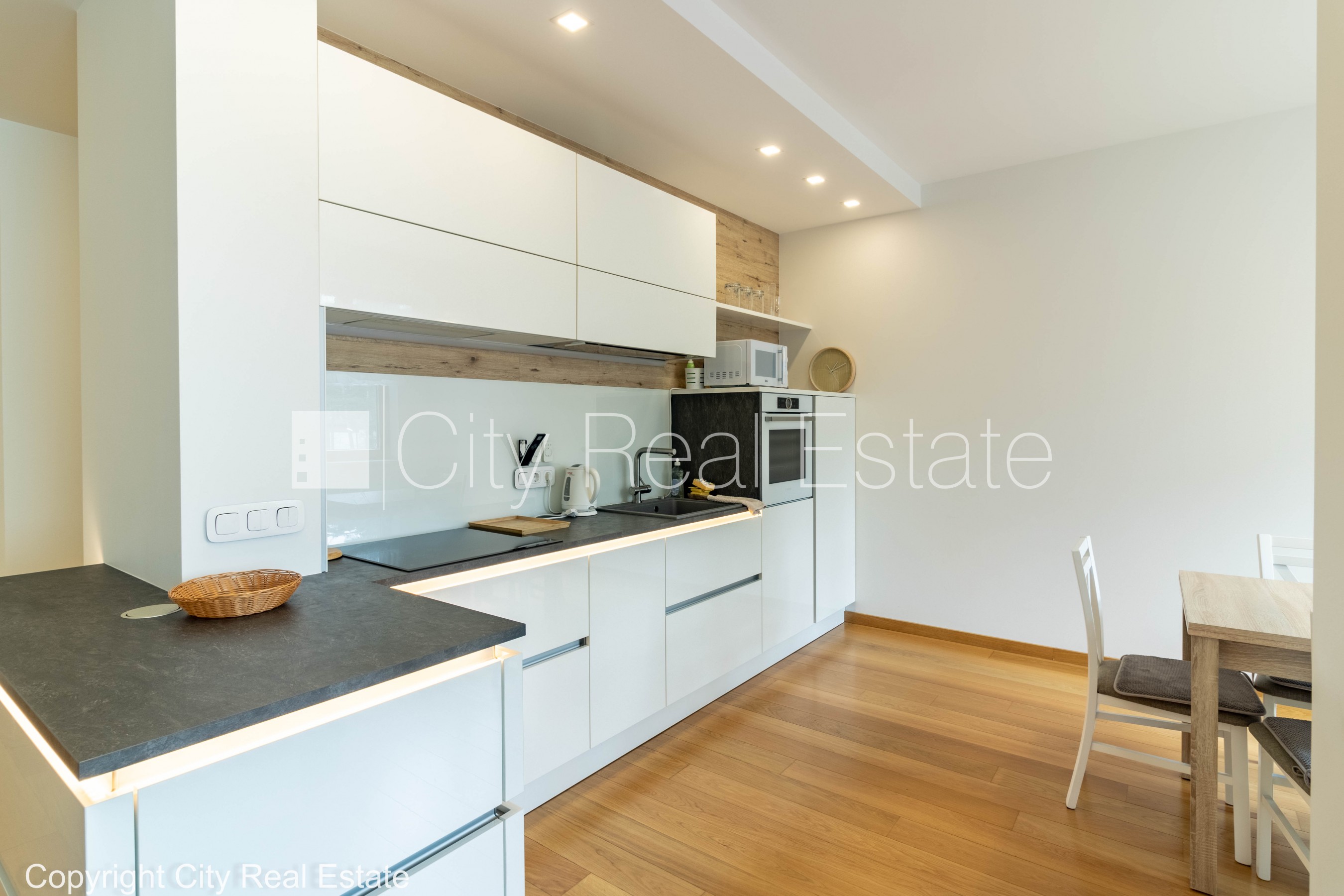 Sludinājumi. Zeme īpašumā, jaunceltne, labiekārtots apzaļumots pagalms, slēgts pagalms, teritorijas iebrauktuves Cena: 420000 EUR Foto #7