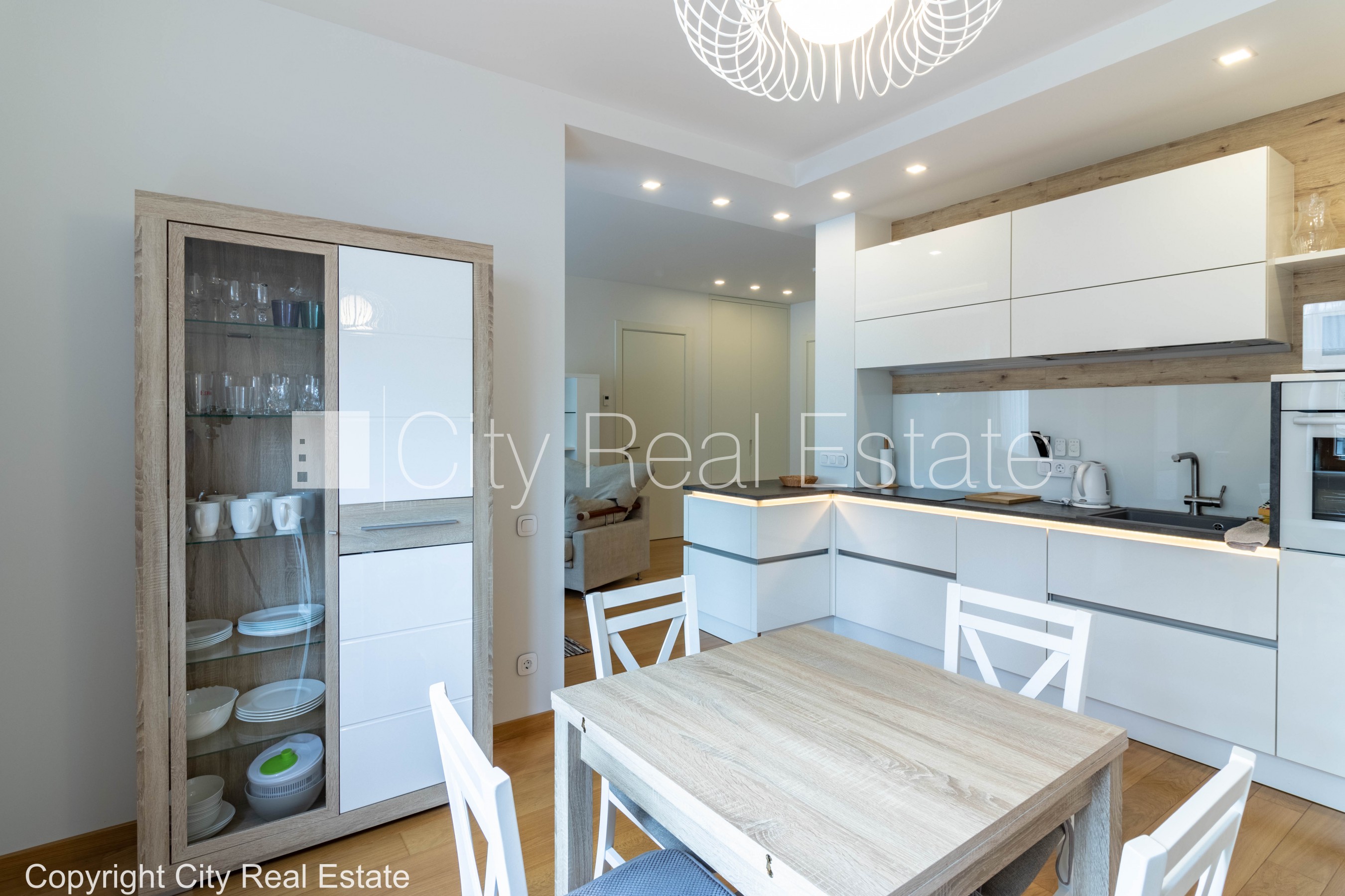 Sludinājumi. Zeme īpašumā, jaunceltne, labiekārtots apzaļumots pagalms, slēgts pagalms, teritorijas iebrauktuves Cena: 420000 EUR Foto #8