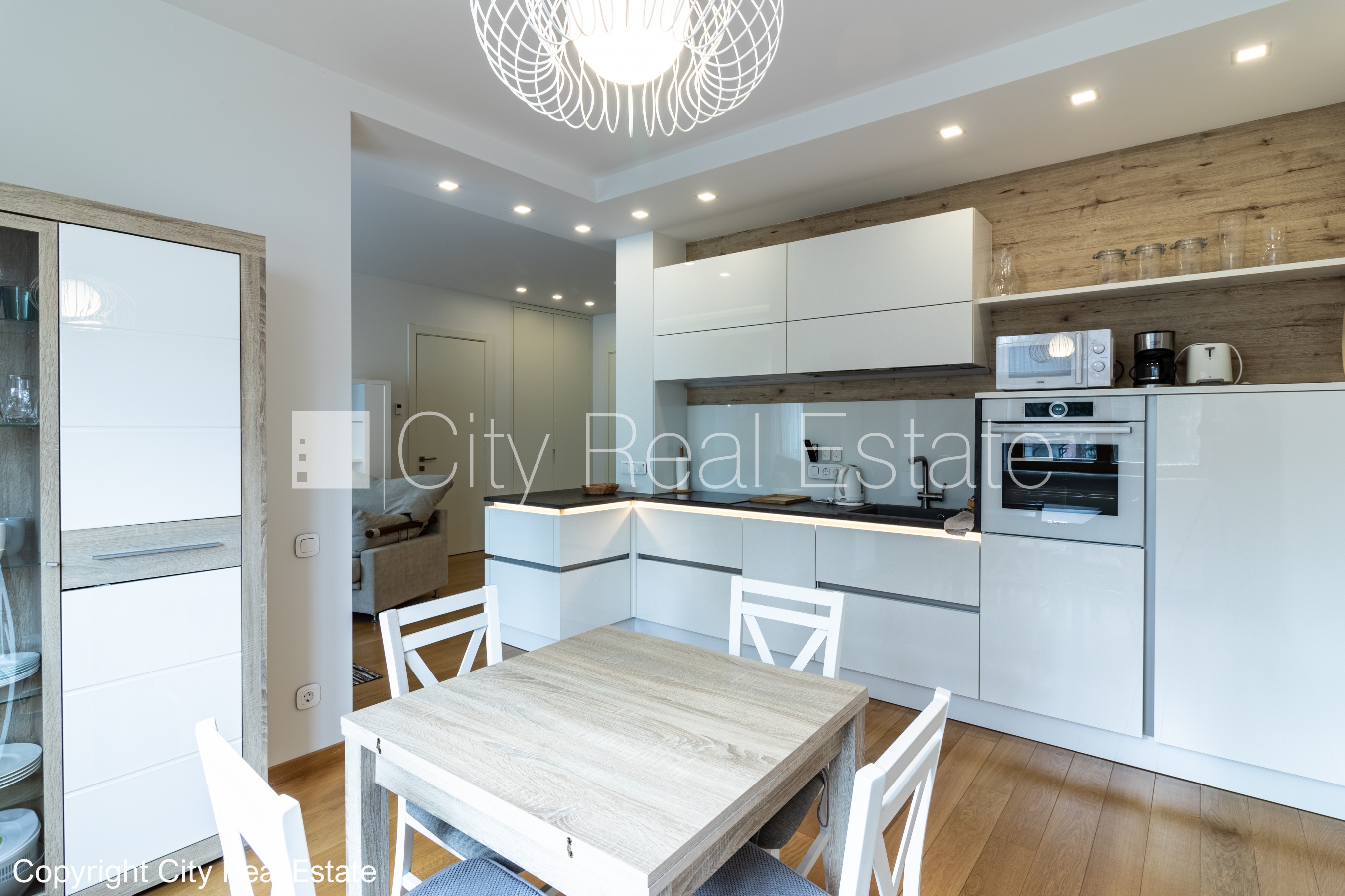 Sludinājumi. Zeme īpašumā, jaunceltne, labiekārtots apzaļumots pagalms, slēgts pagalms, teritorijas iebrauktuves Cena: 420000 EUR Foto #1