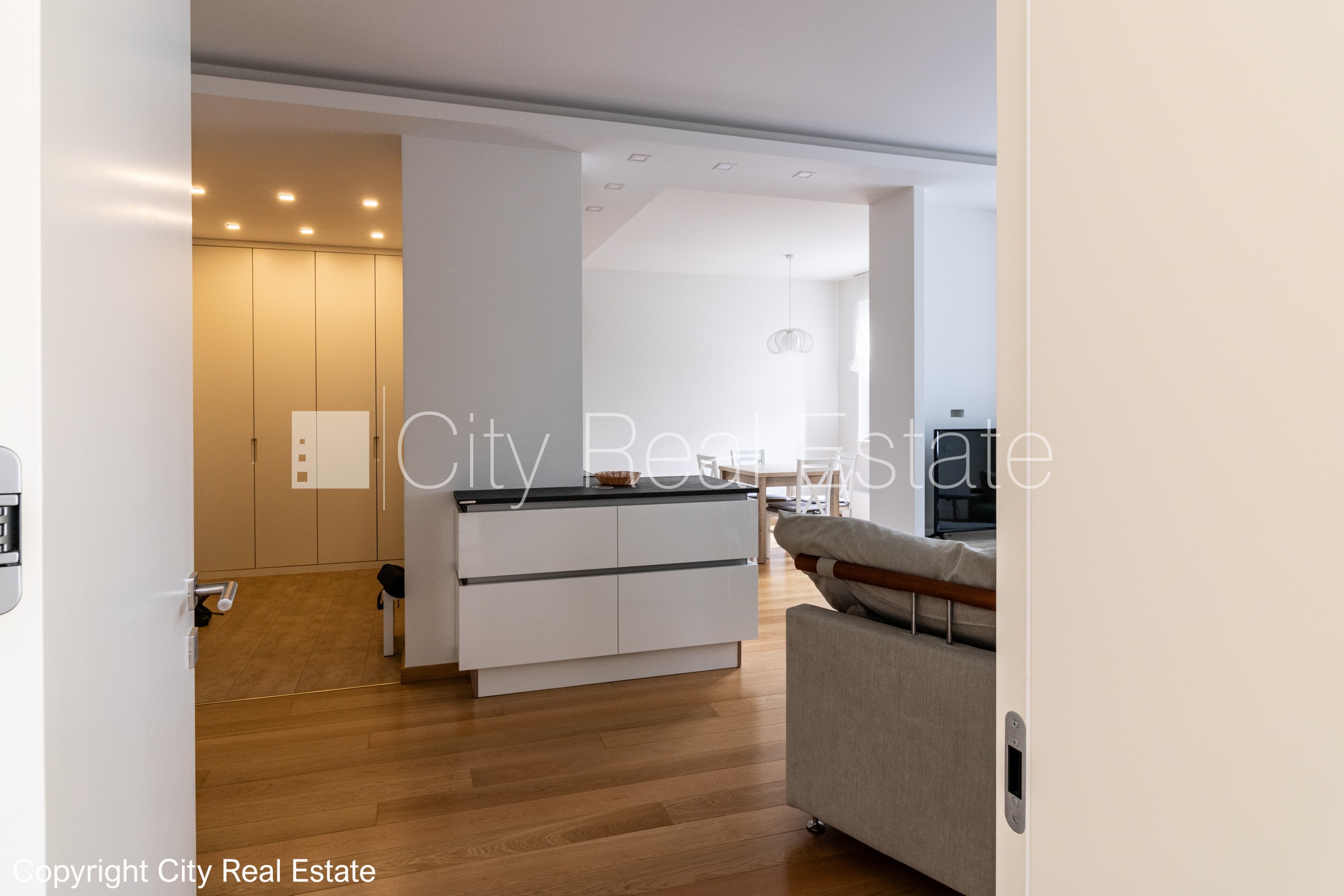 Sludinājumi. Zeme īpašumā, jaunceltne, labiekārtots apzaļumots pagalms, slēgts pagalms, teritorijas iebrauktuves Cena: 420000 EUR Foto #10