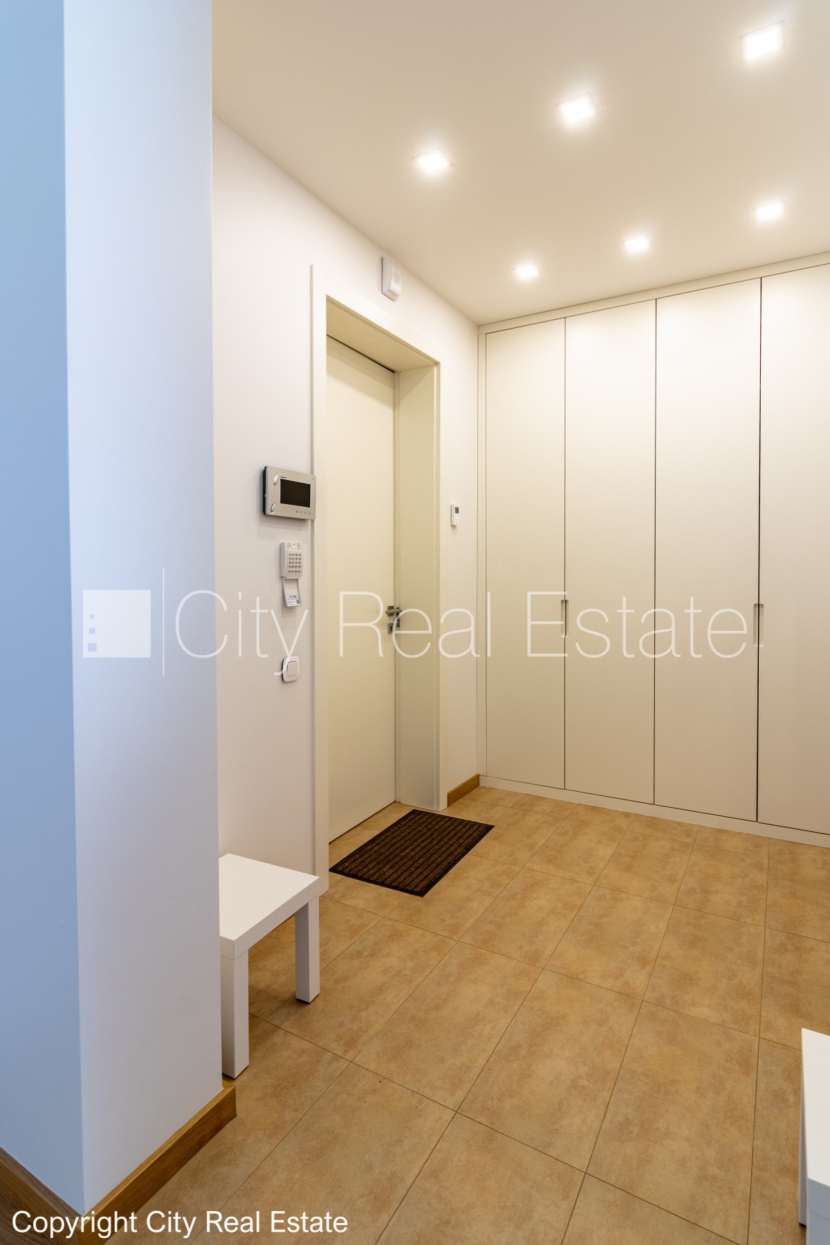 Sludinājumi. Zeme īpašumā, jaunceltne, labiekārtots apzaļumots pagalms, slēgts pagalms, teritorijas iebrauktuves Cena: 420000 EUR Foto #22