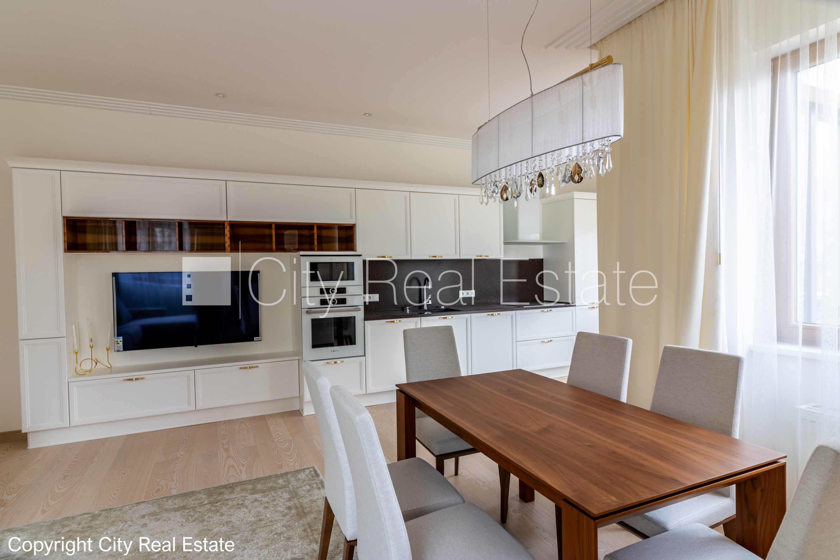 Sludinājumi. Zeme īpašumā, jaunceltne, fasādes māja, labiekārtots apzaļumots pagalms, slēgts pagalms, iežogota Cena: 460000 EUR Foto #3