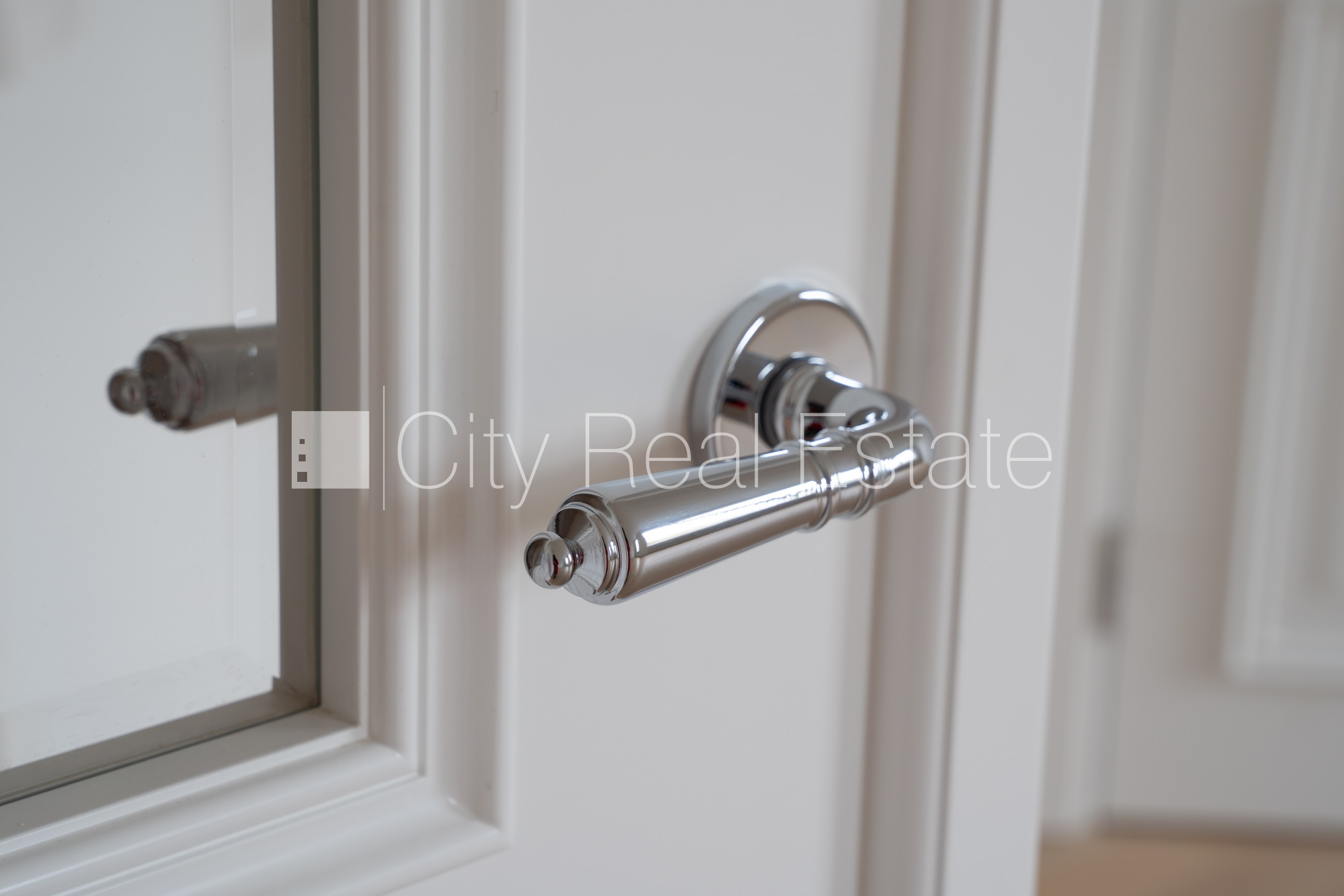 Sludinājumi. Fasādes māja, renovēta māja, labiekārtots apzaļumots pagalms, ieeja no ielas, ir lifts, kāpņu telpa Cena: 361200 EUR Foto #11