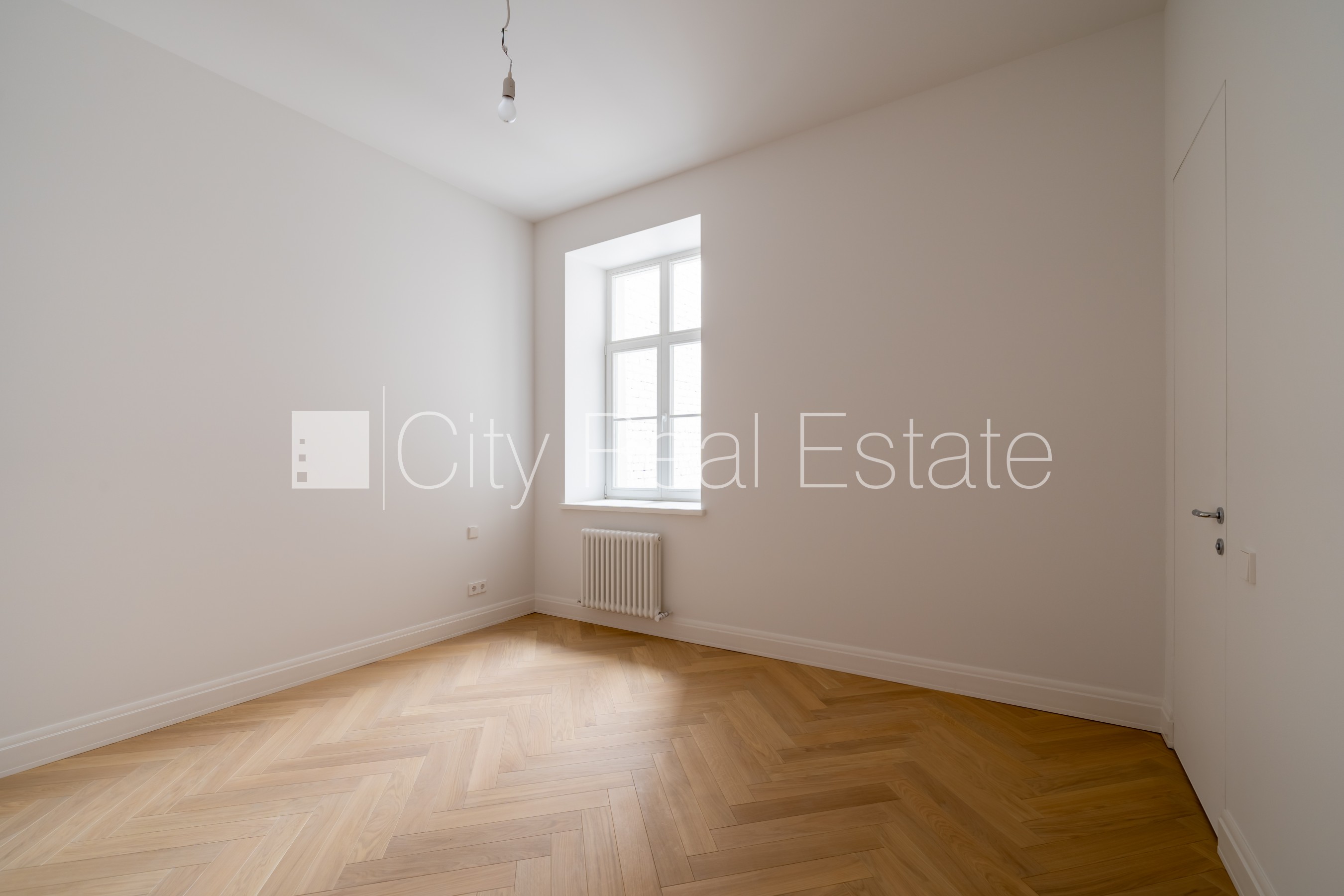 Sludinājumi. Fasādes māja, renovēta māja, labiekārtots apzaļumots pagalms, ieeja no ielas, ir lifts, kāpņu telpa Cena: 361200 EUR Foto #14