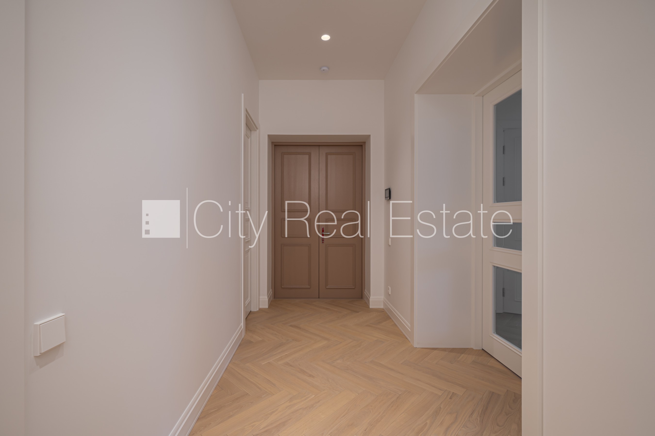 Sludinājumi. Fasādes māja, renovēta māja, labiekārtots apzaļumots pagalms, ieeja no ielas, ir lifts, kāpņu telpa Cena: 361200 EUR Foto #20