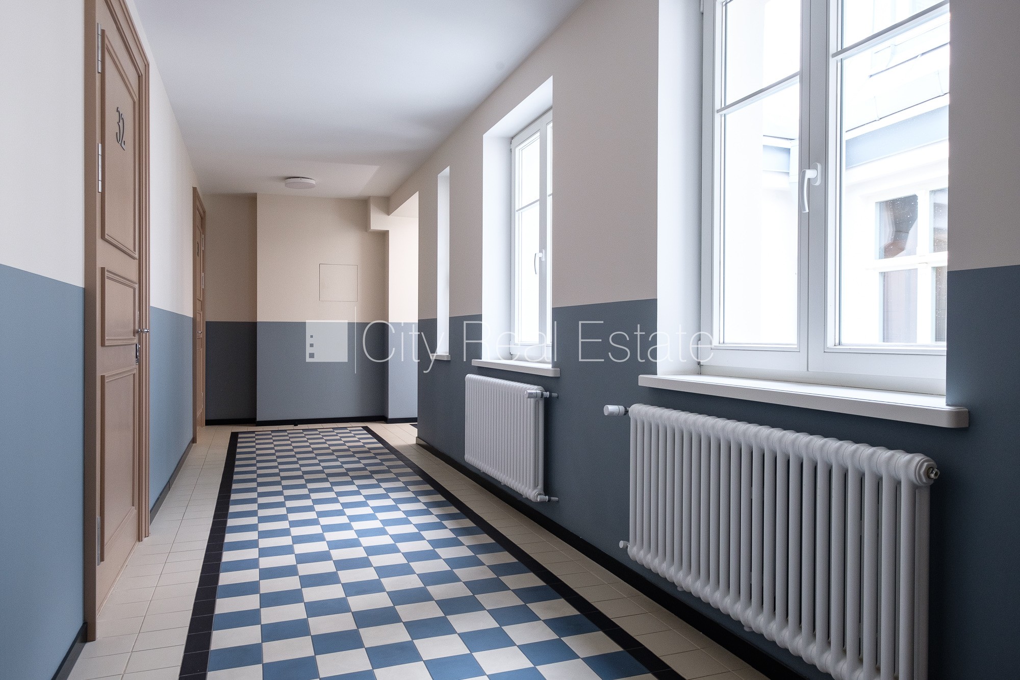 Sludinājumi. Fasādes māja, renovēta māja, labiekārtots apzaļumots pagalms, ieeja no ielas, ir lifts, kāpņu telpa Cena: 361200 EUR Foto #22