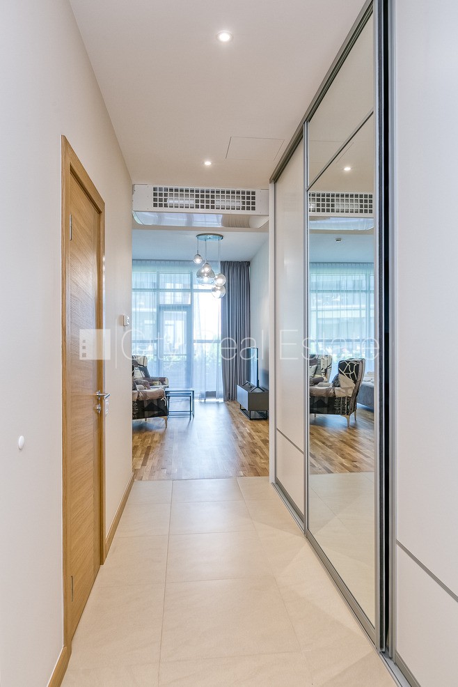 Sludinājumi. Jaunceltne, fasādes māja, zaļā teritorija, iežogota teritorija, vieta automašīnai, ieeja no ielas, Cena: 720 EUR/mēn Foto #5