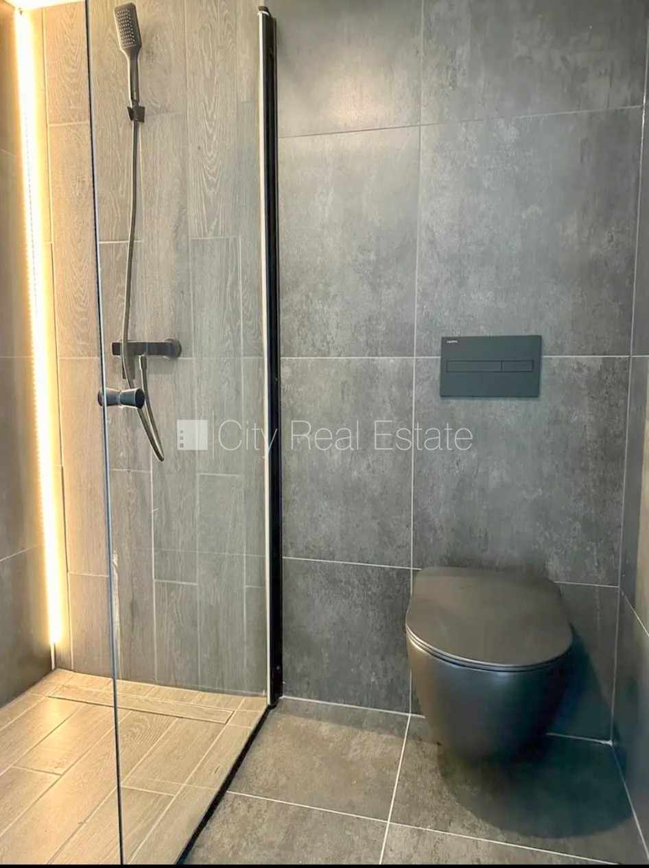 Sludinājumi. Fasādes māja, slēgts pagalms, iespēja nomāt autostāvvietu, ieeja no ielas, kāpņu telpa pēc Cena: 460 EUR/mēn Foto #10