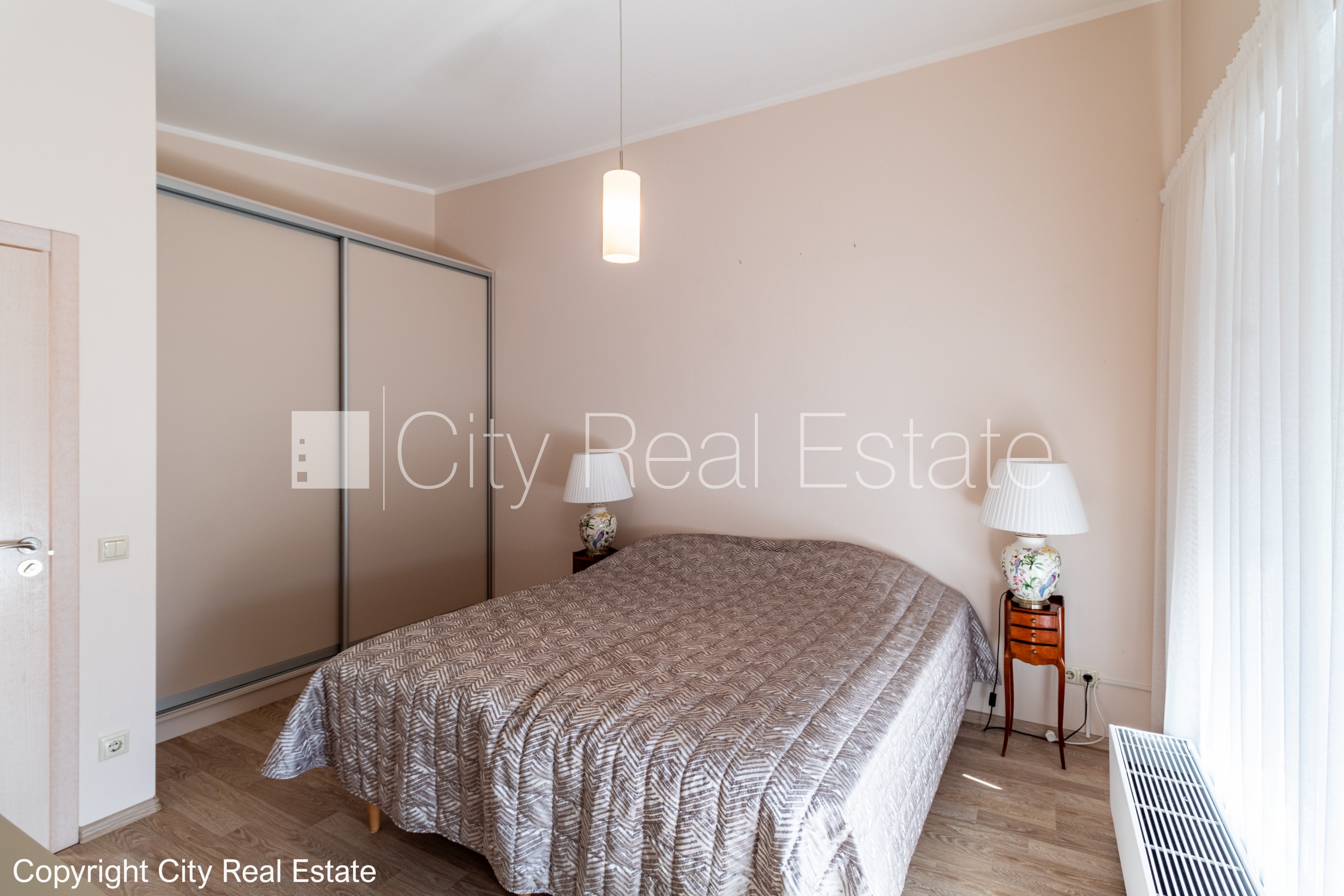 Sludinājumi. Rindu māja, apsaimniekošanas maksa mēnesī 100 EUR, labiekārtota apzaļumota teritorija, labiekārtots Cena: 1700 EUR/mēn Foto #18