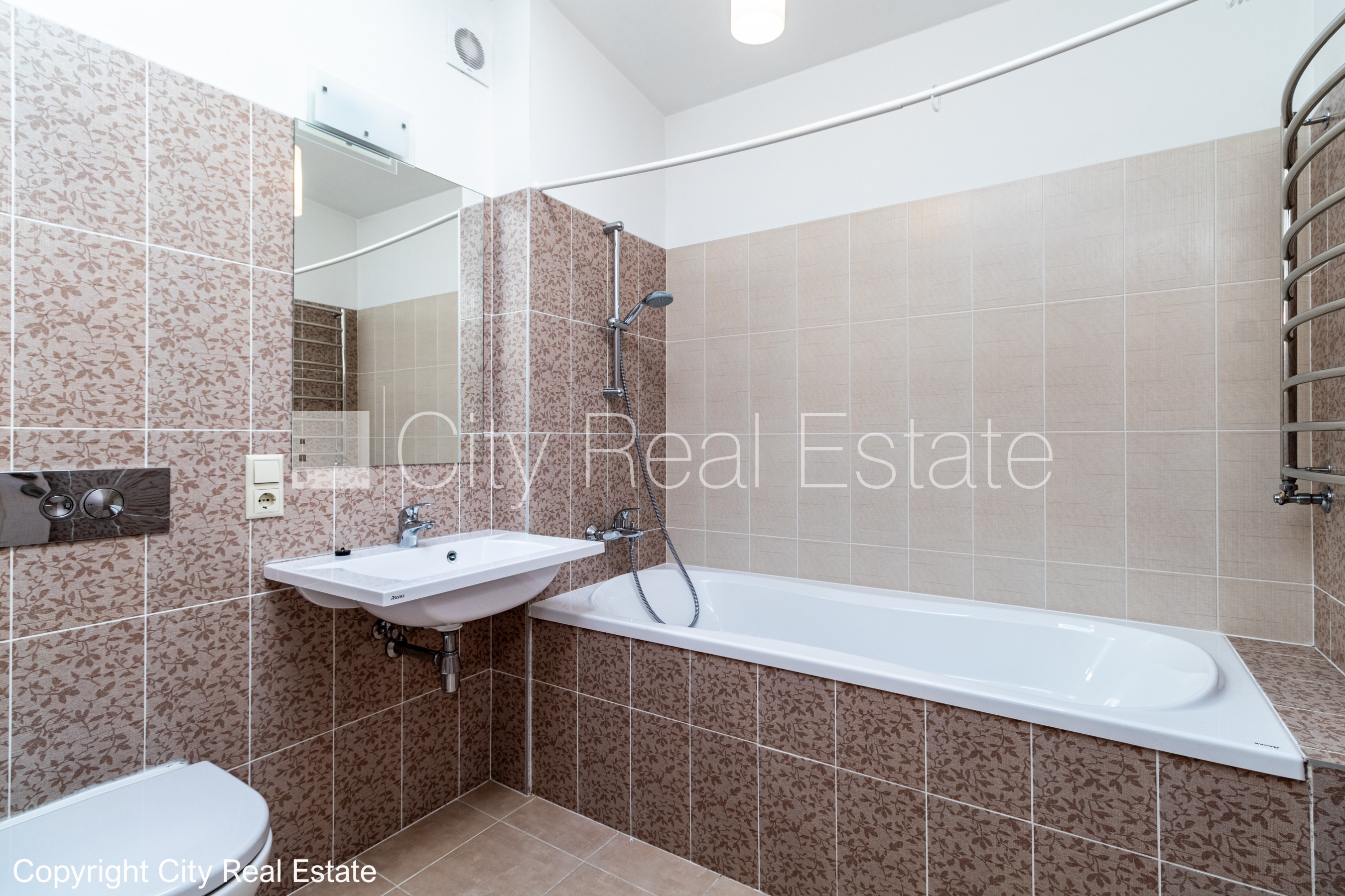 Sludinājumi. Rindu māja, apsaimniekošanas maksa mēnesī 100 EUR, labiekārtota apzaļumota teritorija, labiekārtots Cena: 1700 EUR/mēn Foto #22