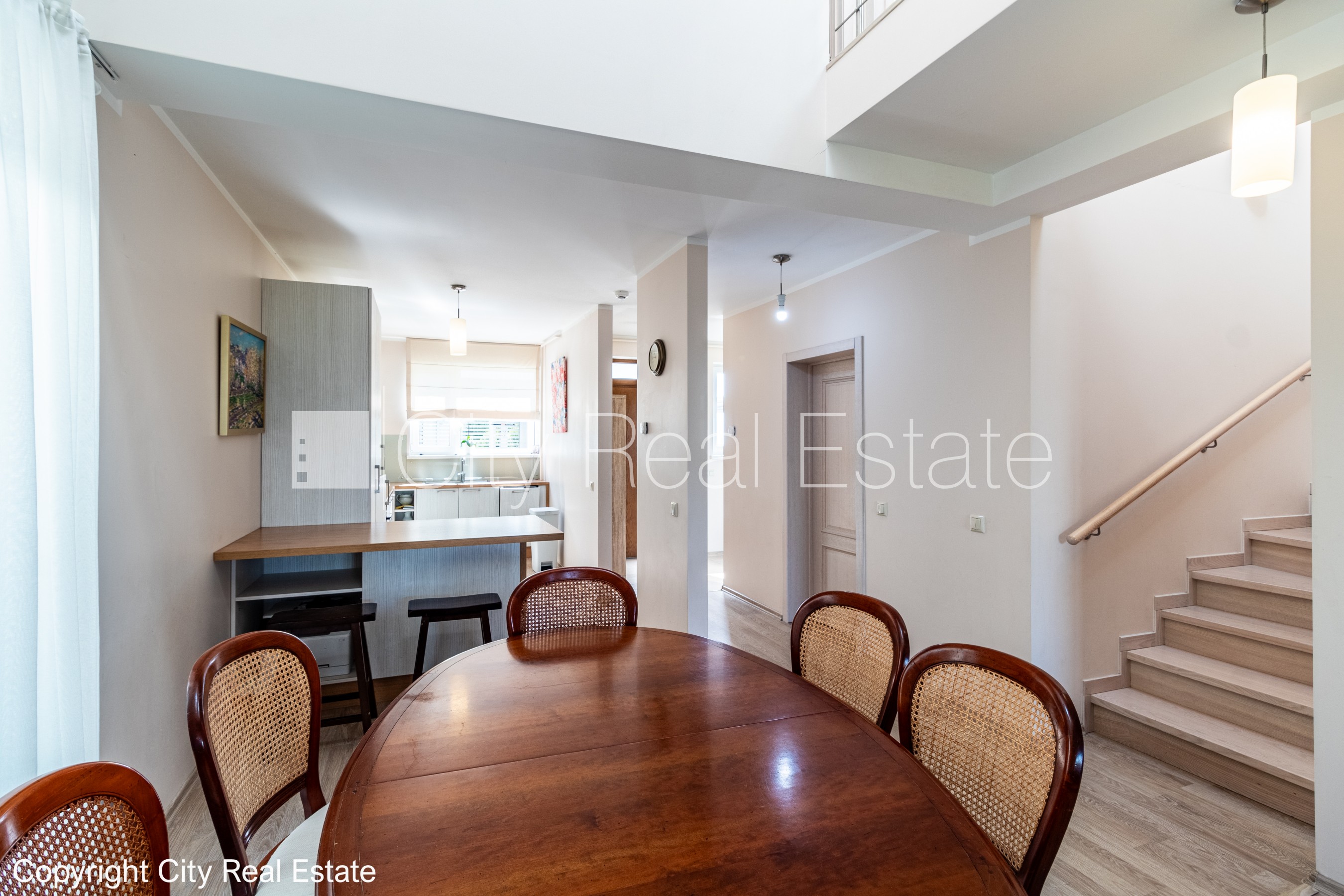 Sludinājumi. Rindu māja, apsaimniekošanas maksa mēnesī 100 EUR, labiekārtota apzaļumota teritorija, labiekārtots Cena: 1700 EUR/mēn Foto #15