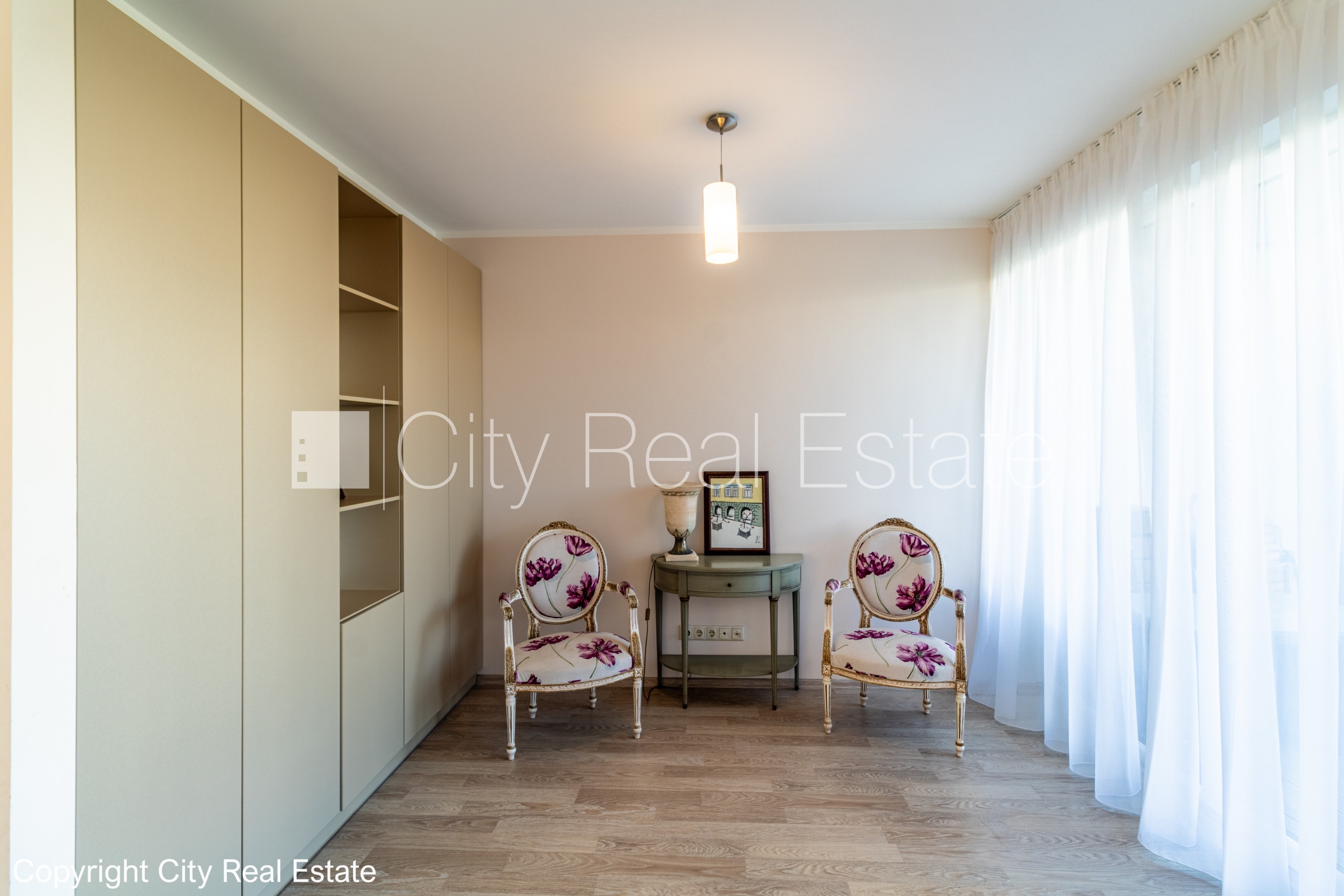 Sludinājumi. Rindu māja, apsaimniekošanas maksa mēnesī 100 EUR, labiekārtota apzaļumota teritorija, labiekārtots Cena: 1700 EUR/mēn Foto #6