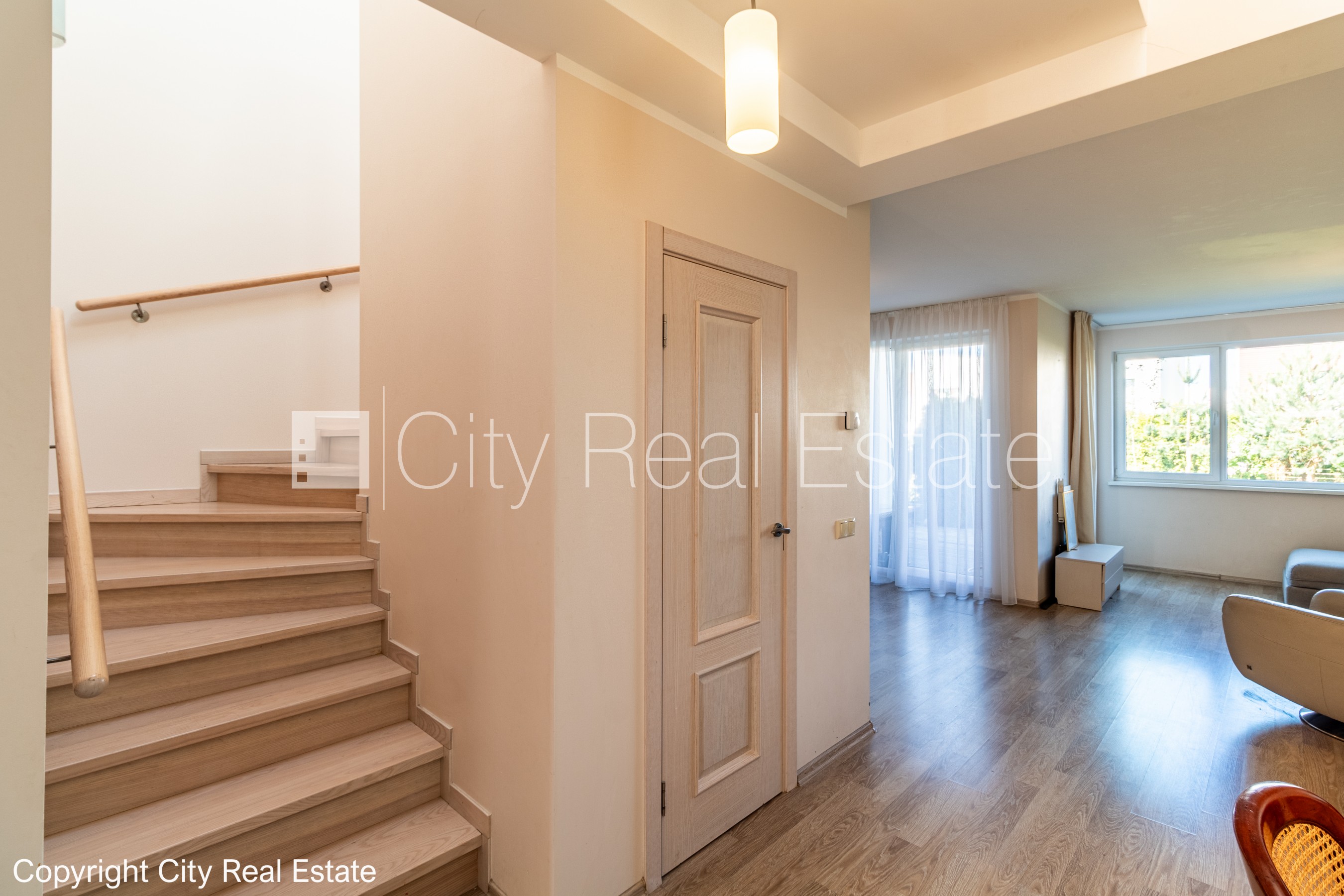 Sludinājumi. Rindu māja, apsaimniekošanas maksa mēnesī 100 EUR, labiekārtota apzaļumota teritorija, labiekārtots Cena: 1700 EUR/mēn Foto #16