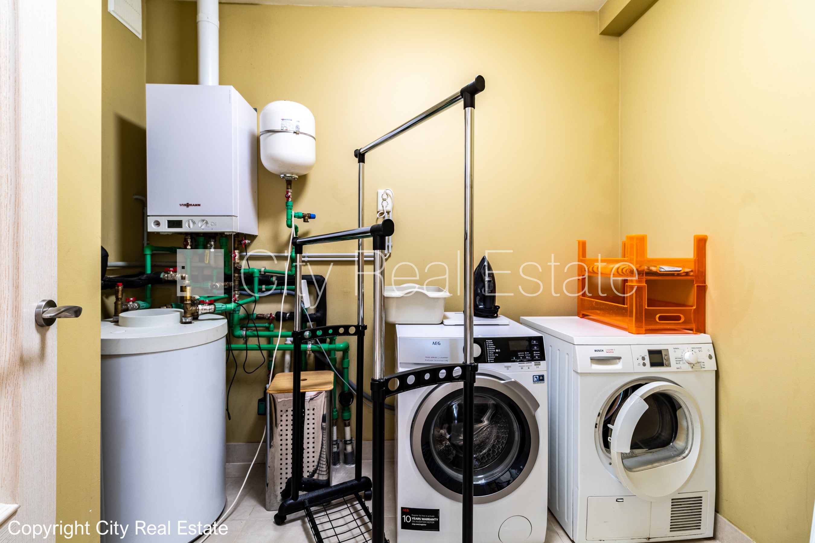 Sludinājumi. Rindu māja, apsaimniekošanas maksa mēnesī 100 EUR, labiekārtota apzaļumota teritorija, labiekārtots Cena: 1700 EUR/mēn Foto #25