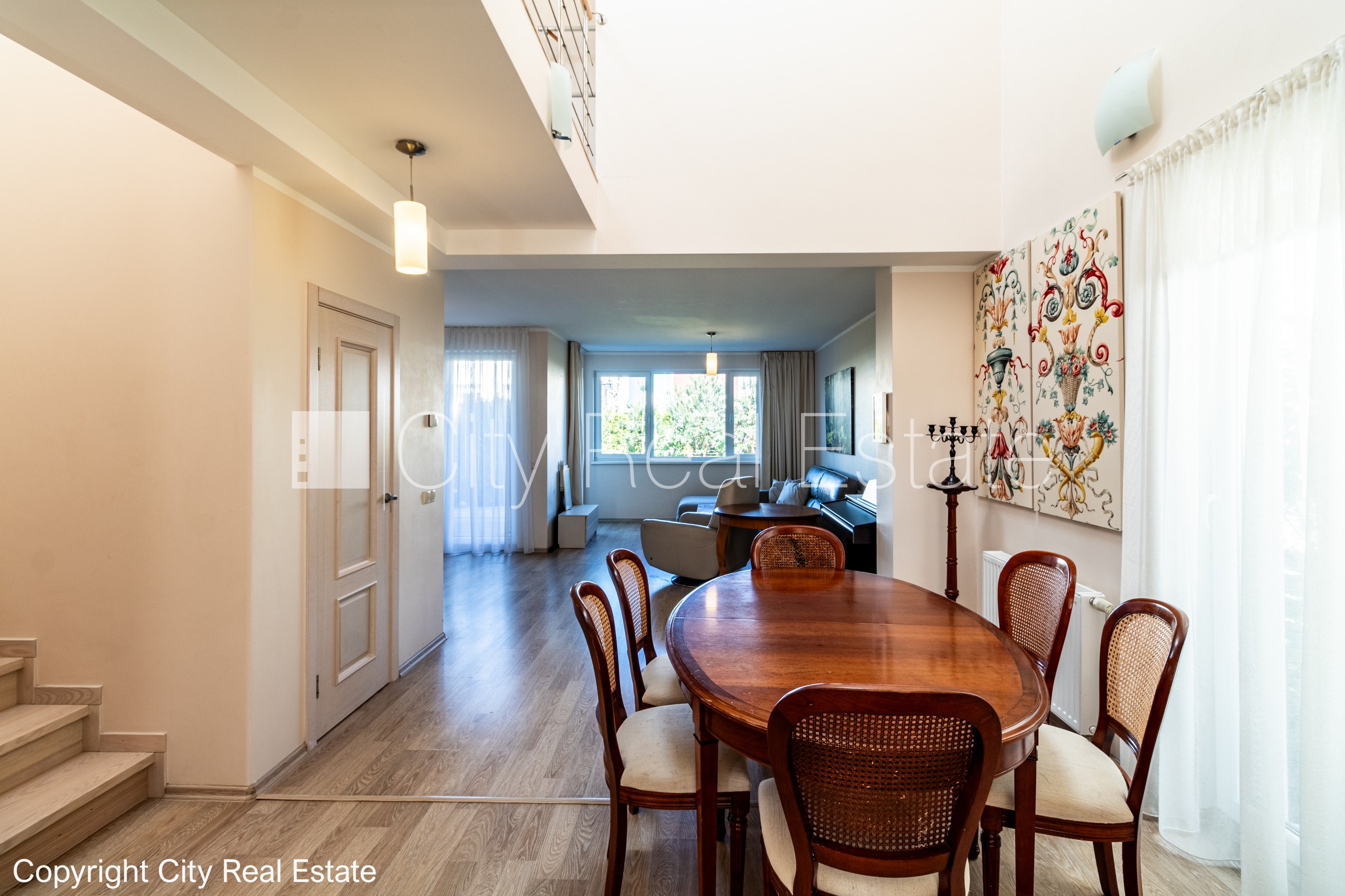 Sludinājumi. Rindu māja, apsaimniekošanas maksa mēnesī 100 EUR, labiekārtota apzaļumota teritorija, labiekārtots Cena: 1700 EUR/mēn Foto #2