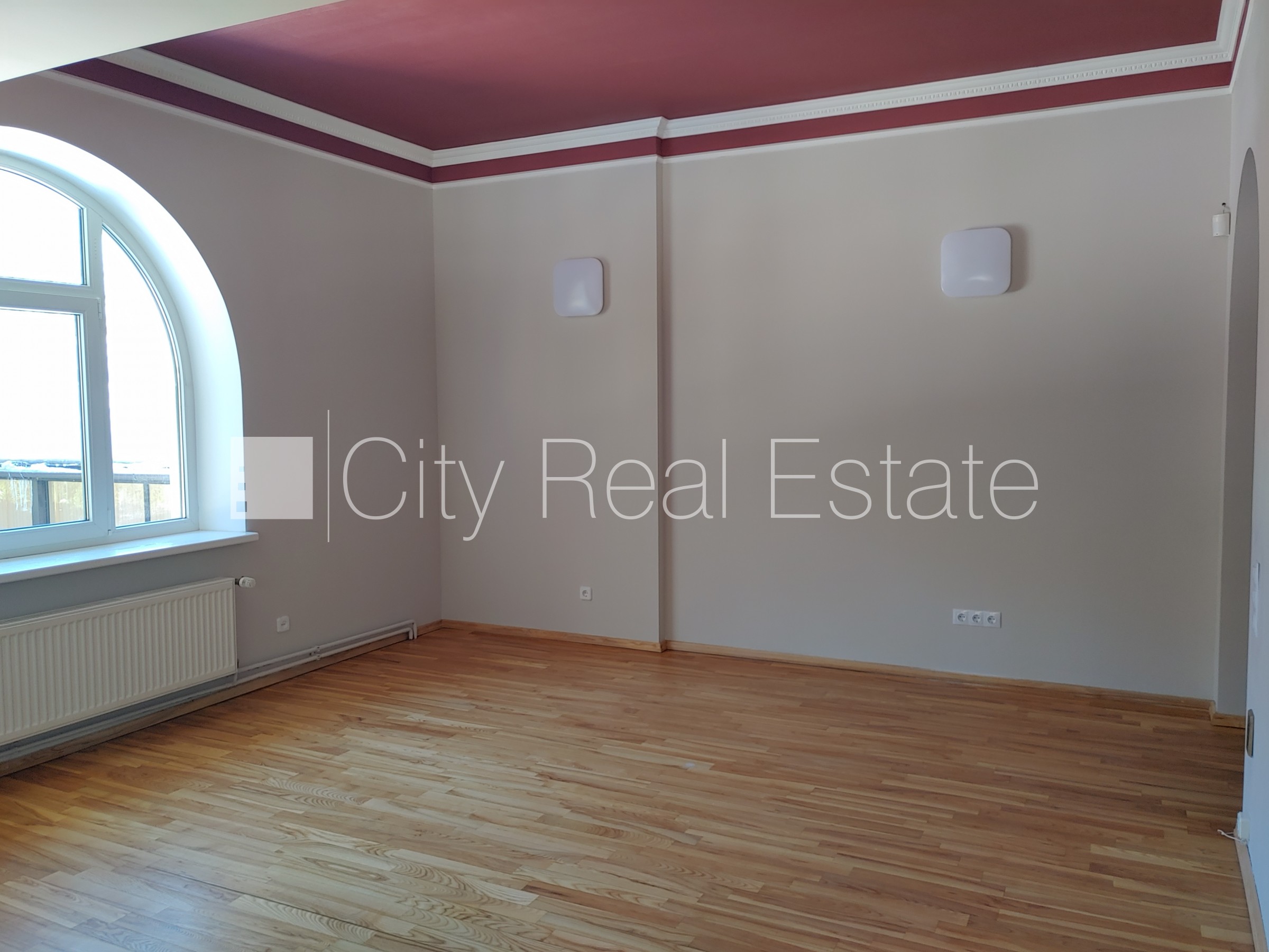 Sludinājumi. Dvīņu māja, uzstādīti saules enerģijas paneļi, slēgta teritorija, teritorijas iebrauktuves vārti Cena: 2200 EUR/mēn Foto #19