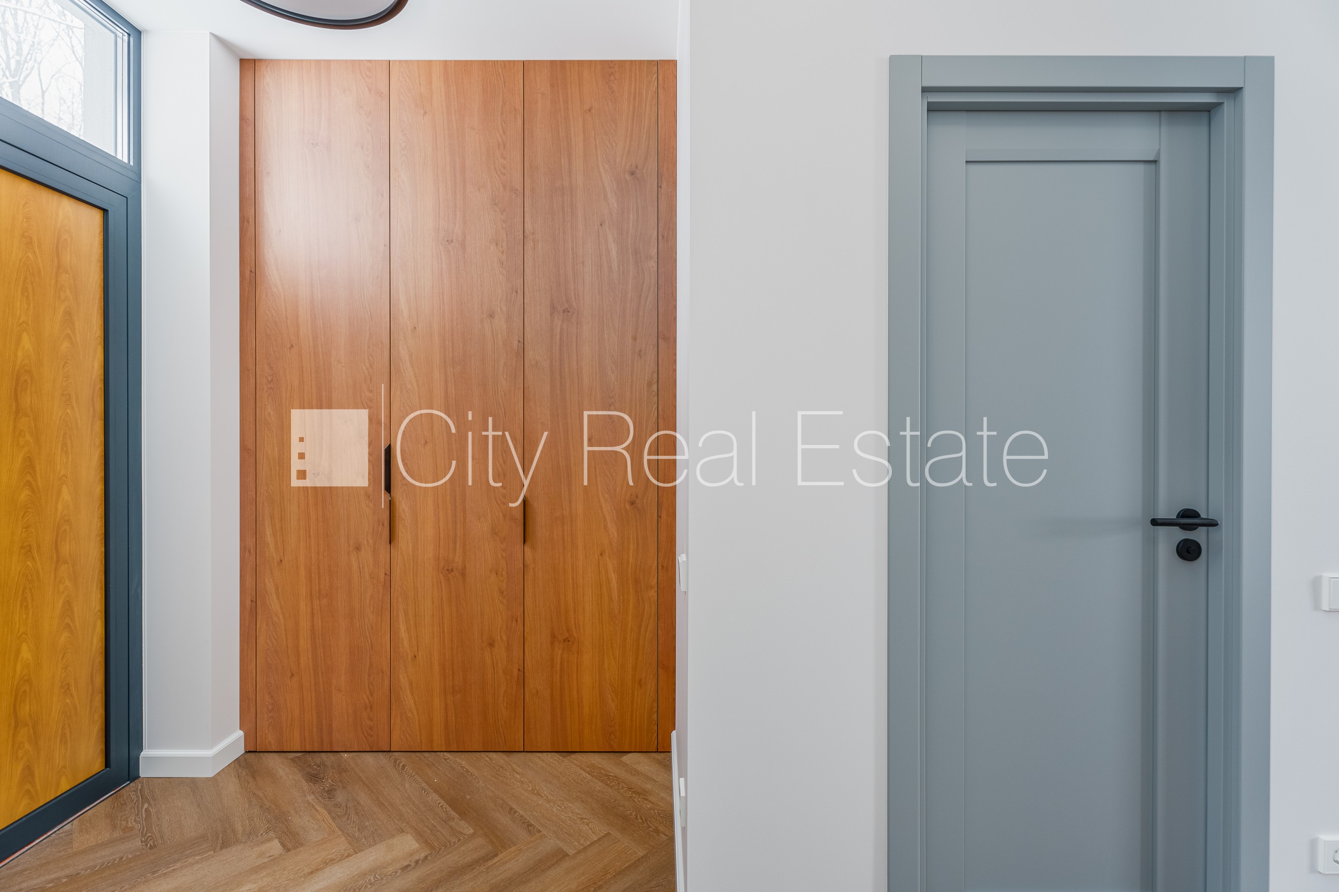 Sludinājumi. Rindu māja, jaunceltne, dzīvokļu skaits ēkā  5 gab., slēgts pagalms, vieta automašīnai, apzaļumota Cena: 1500 EUR/mēn Foto #24