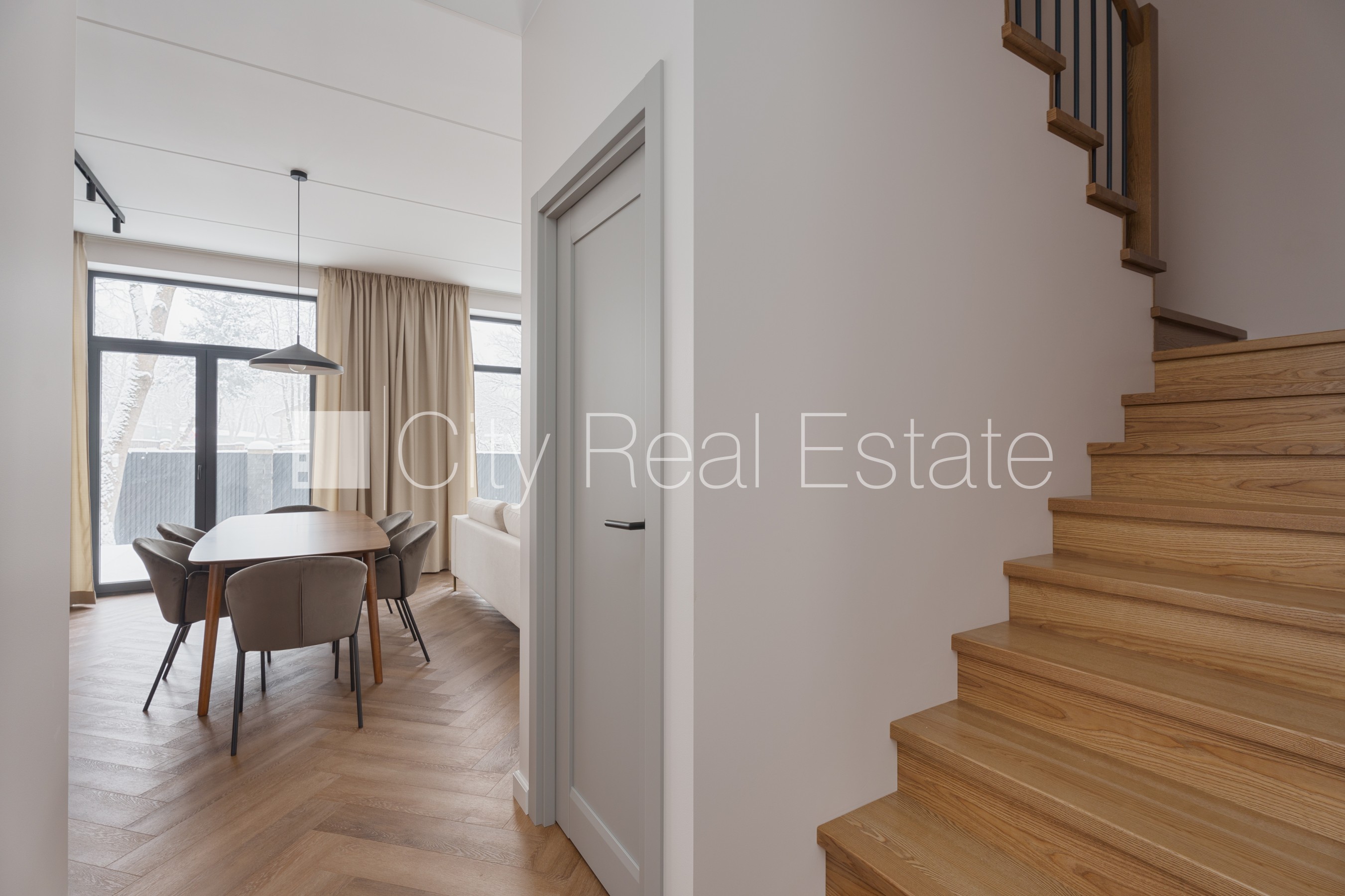 Sludinājumi. Rindu māja, jaunceltne, dzīvokļu skaits ēkā  5 gab., slēgts pagalms, vieta automašīnai, apzaļumota Cena: 1500 EUR/mēn Foto #8