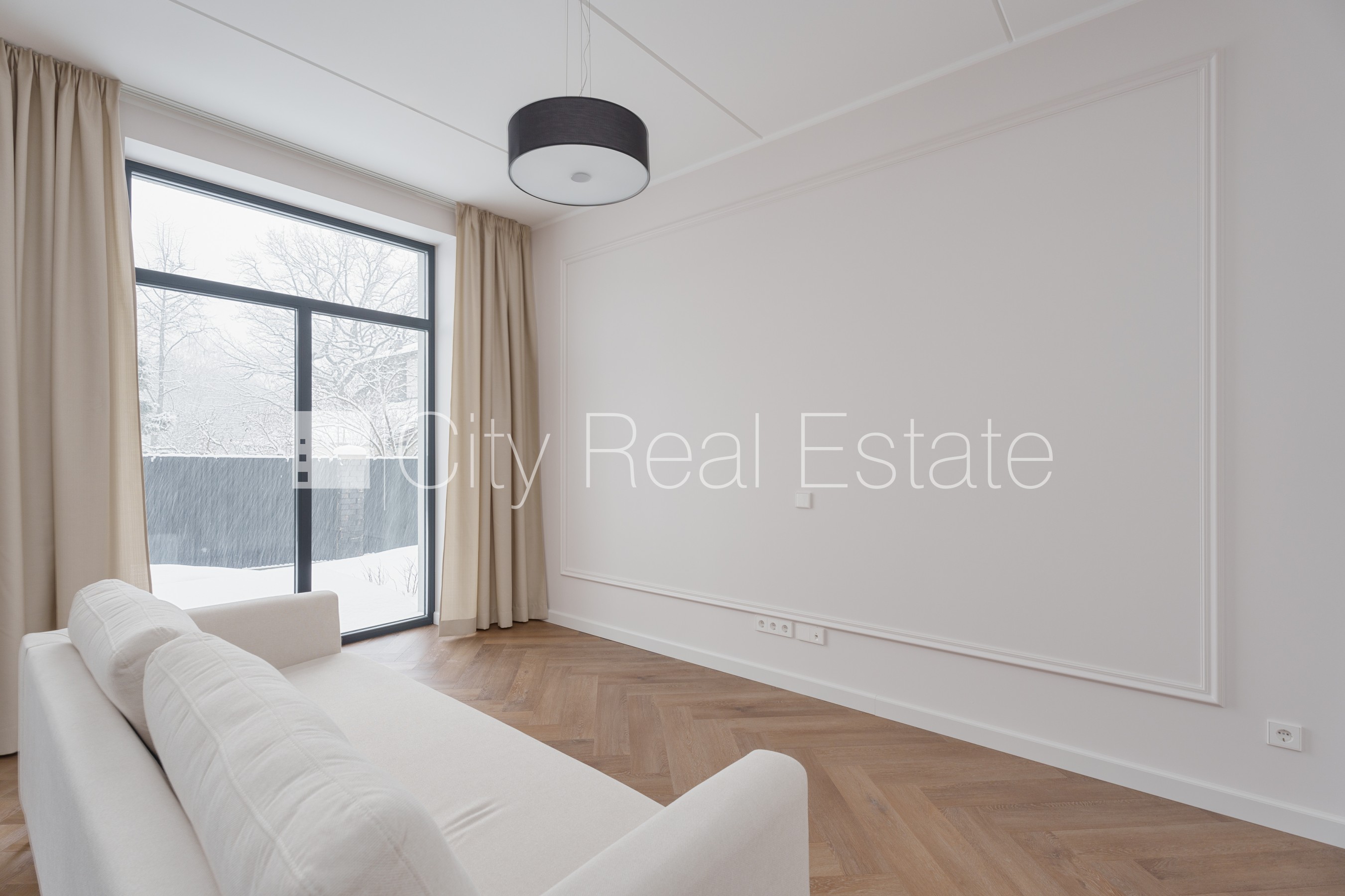 Sludinājumi. Rindu māja, jaunceltne, dzīvokļu skaits ēkā  5 gab., slēgts pagalms, vieta automašīnai, apzaļumota Cena: 1500 EUR/mēn Foto #7