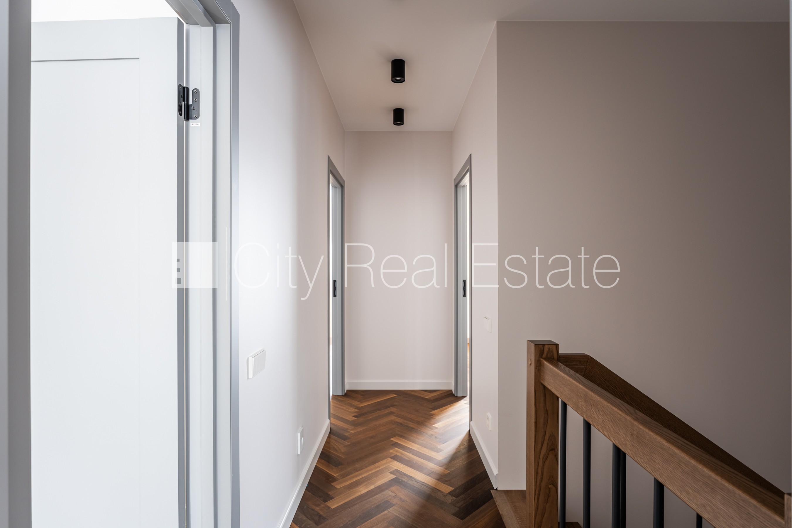 Sludinājumi. Rindu māja, jaunceltne, dzīvokļu skaits ēkā  5 gab., slēgts pagalms, vieta automašīnai, apzaļumota Cena: 1500 EUR/mēn Foto #12