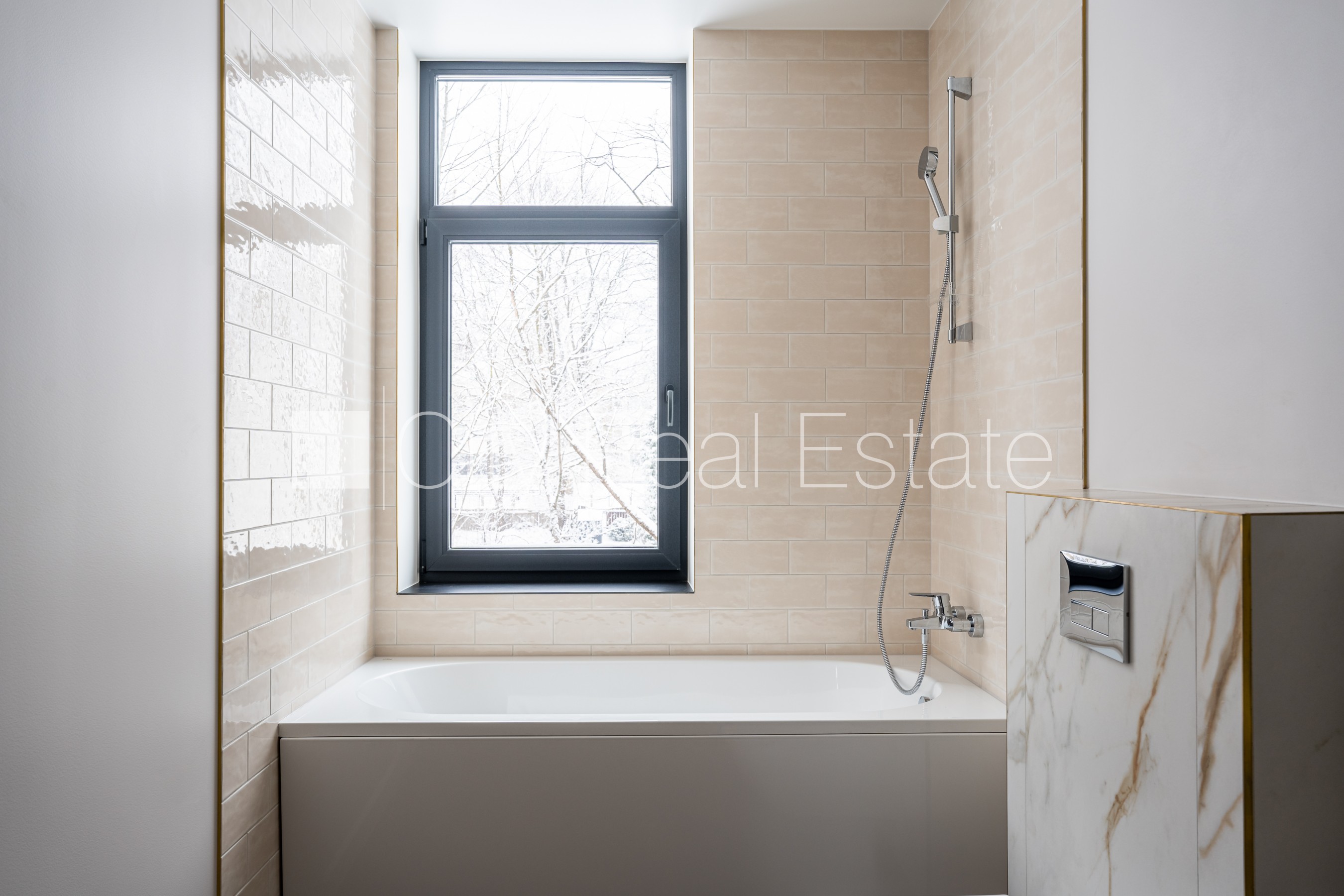 Sludinājumi. Rindu māja, jaunceltne, dzīvokļu skaits ēkā  5 gab., slēgts pagalms, vieta automašīnai, apzaļumota Cena: 1500 EUR/mēn Foto #15