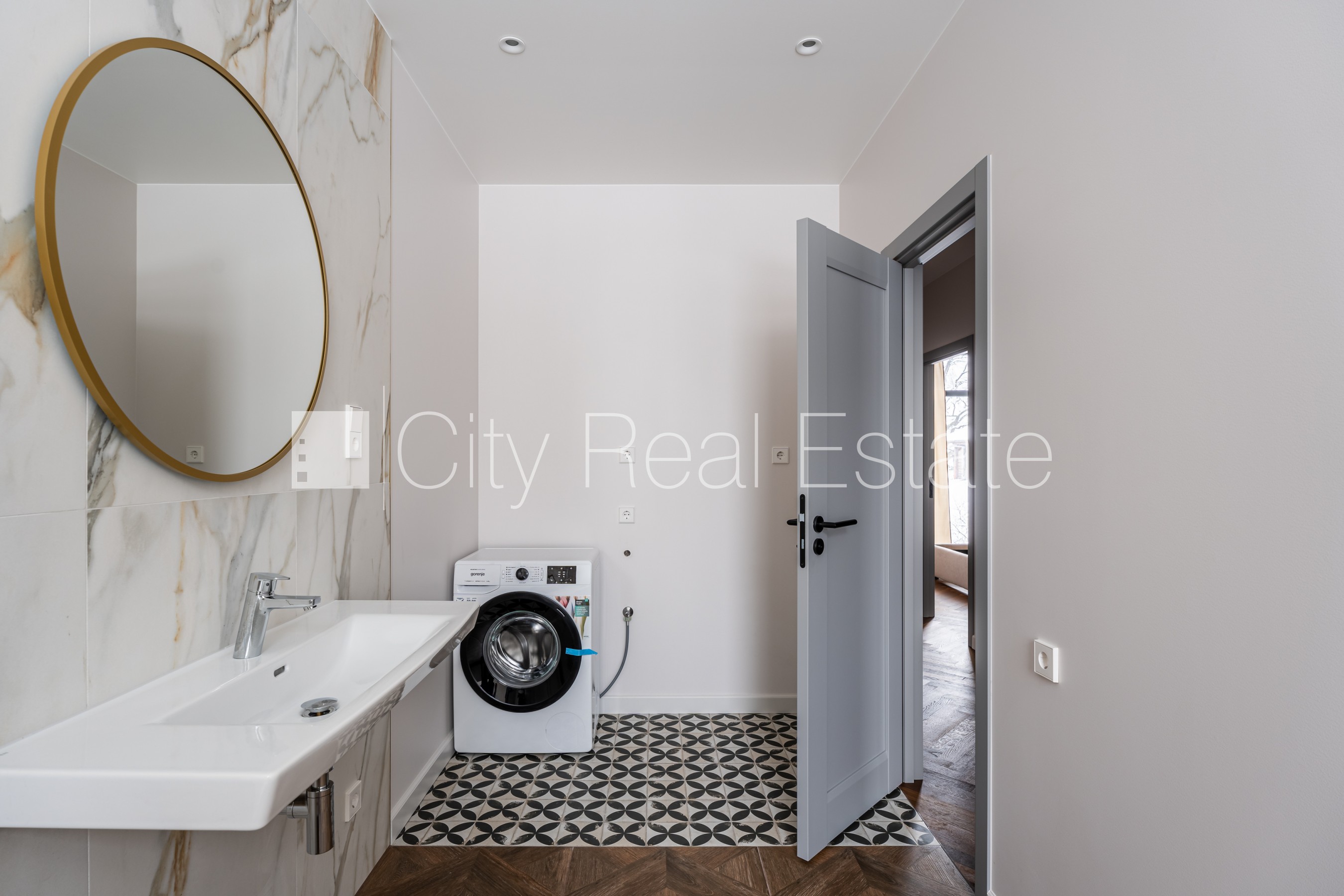 Sludinājumi. Rindu māja, jaunceltne, dzīvokļu skaits ēkā  5 gab., slēgts pagalms, vieta automašīnai, apzaļumota Cena: 1500 EUR/mēn Foto #17