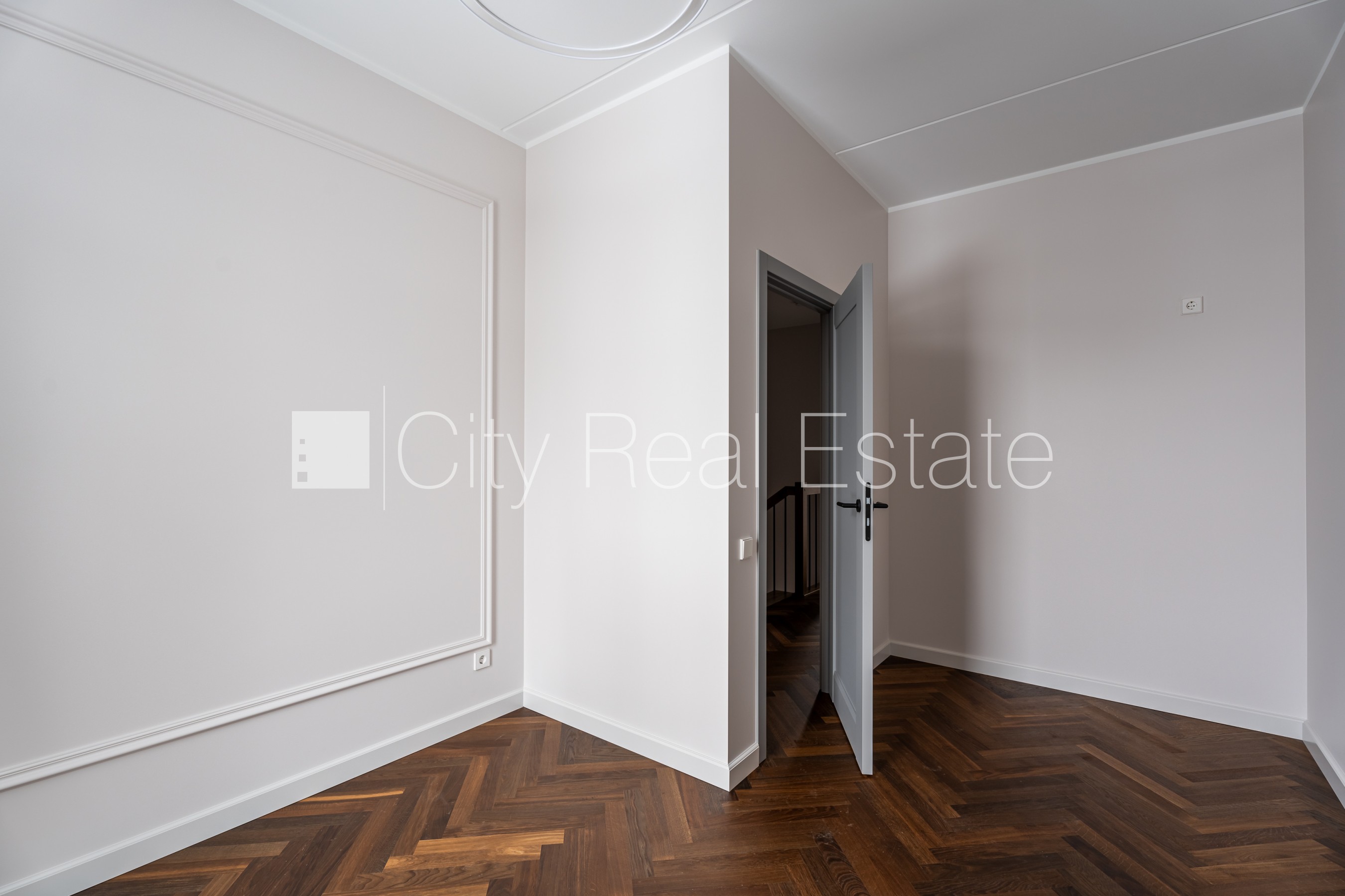 Sludinājumi. Rindu māja, jaunceltne, dzīvokļu skaits ēkā  5 gab., slēgts pagalms, vieta automašīnai, apzaļumota Cena: 1500 EUR/mēn Foto #22