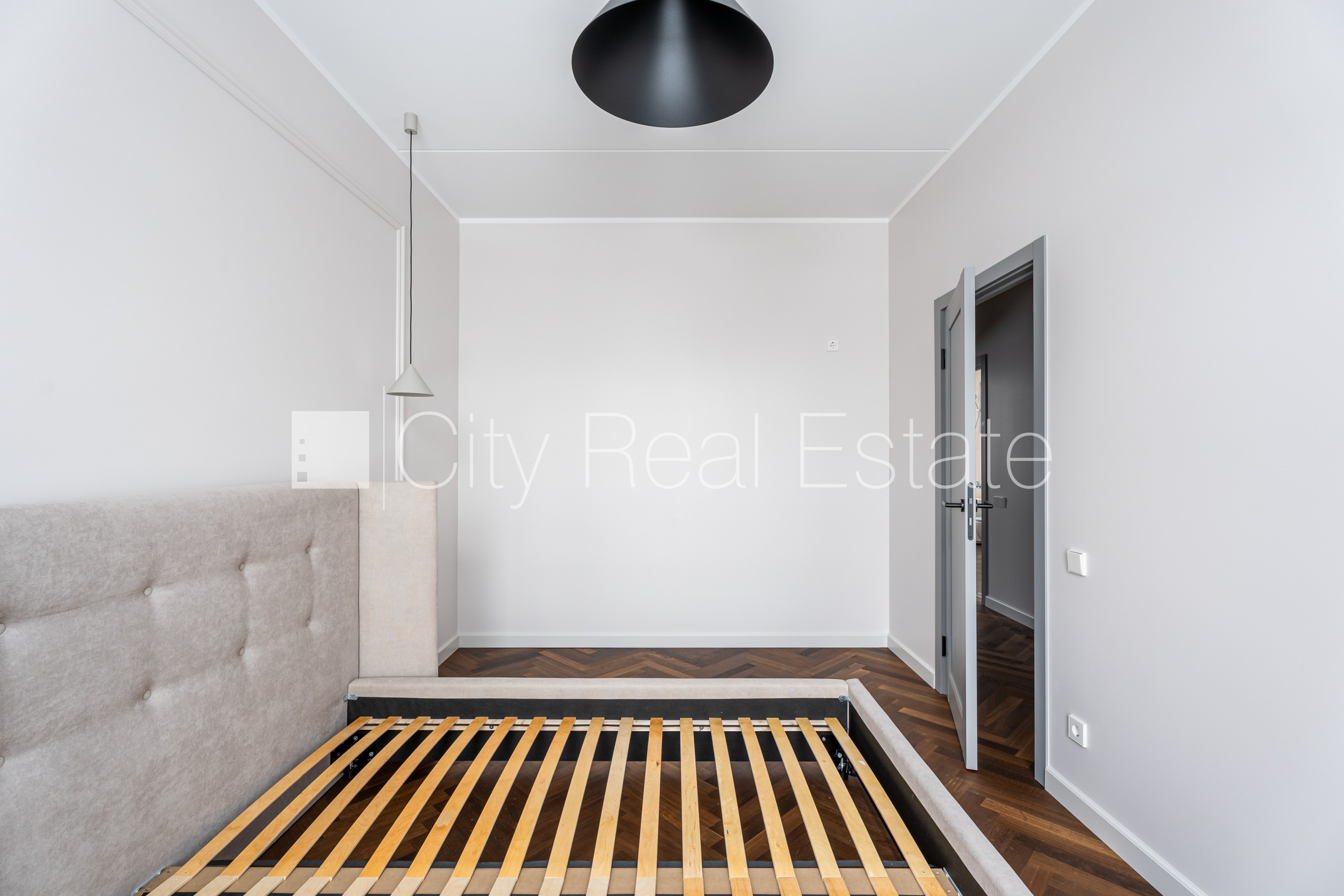 Sludinājumi. Rindu māja, jaunceltne, dzīvokļu skaits ēkā  5 gab., slēgts pagalms, vieta automašīnai, apzaļumota Cena: 1500 EUR/mēn Foto #21