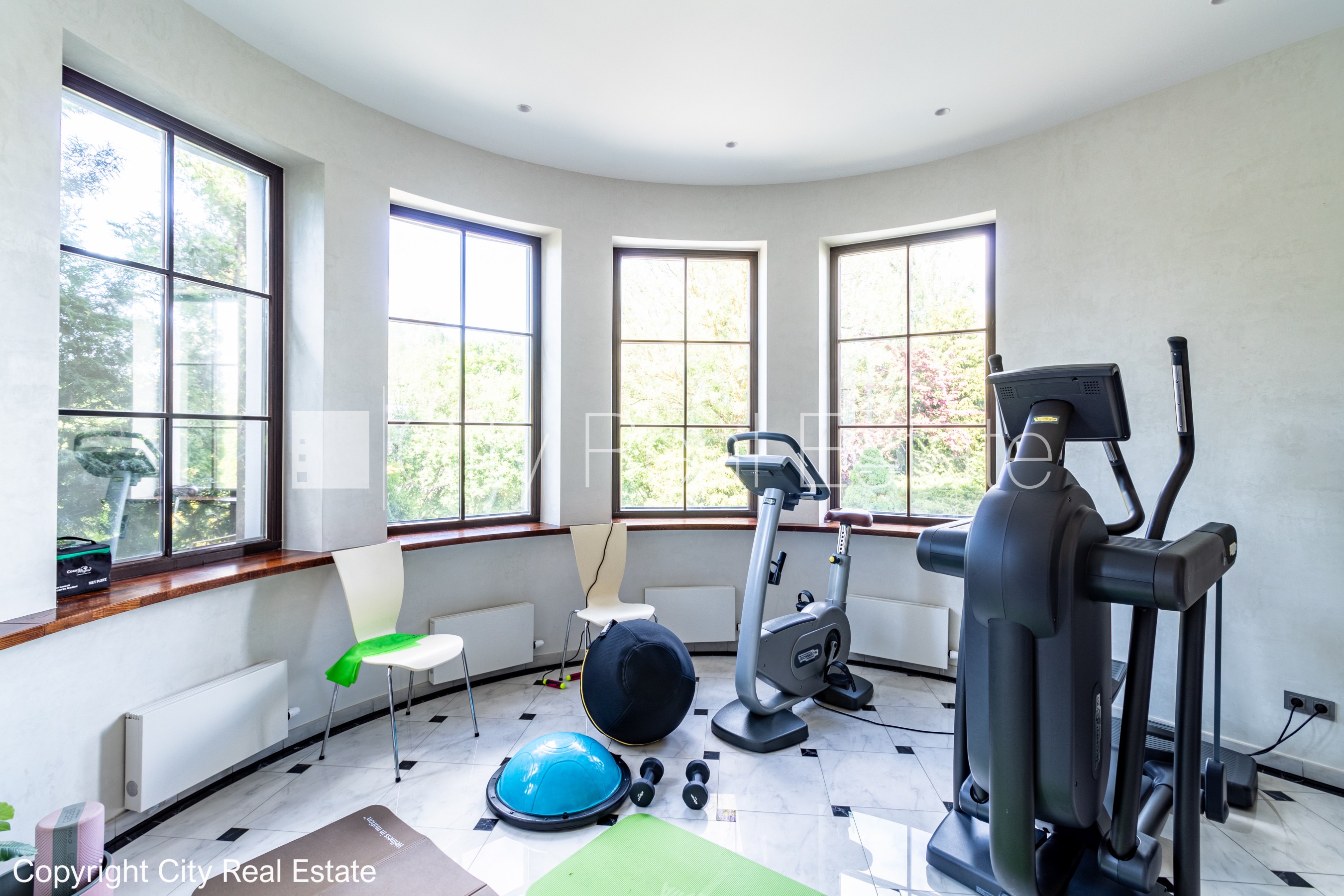 Sludinājumi. Privātmāja, labiekārtota apzaļumota teritorija, labiekārtots apzaļumots pagalms 2840 m2, iežogota Cena: 990000 EUR Foto #16