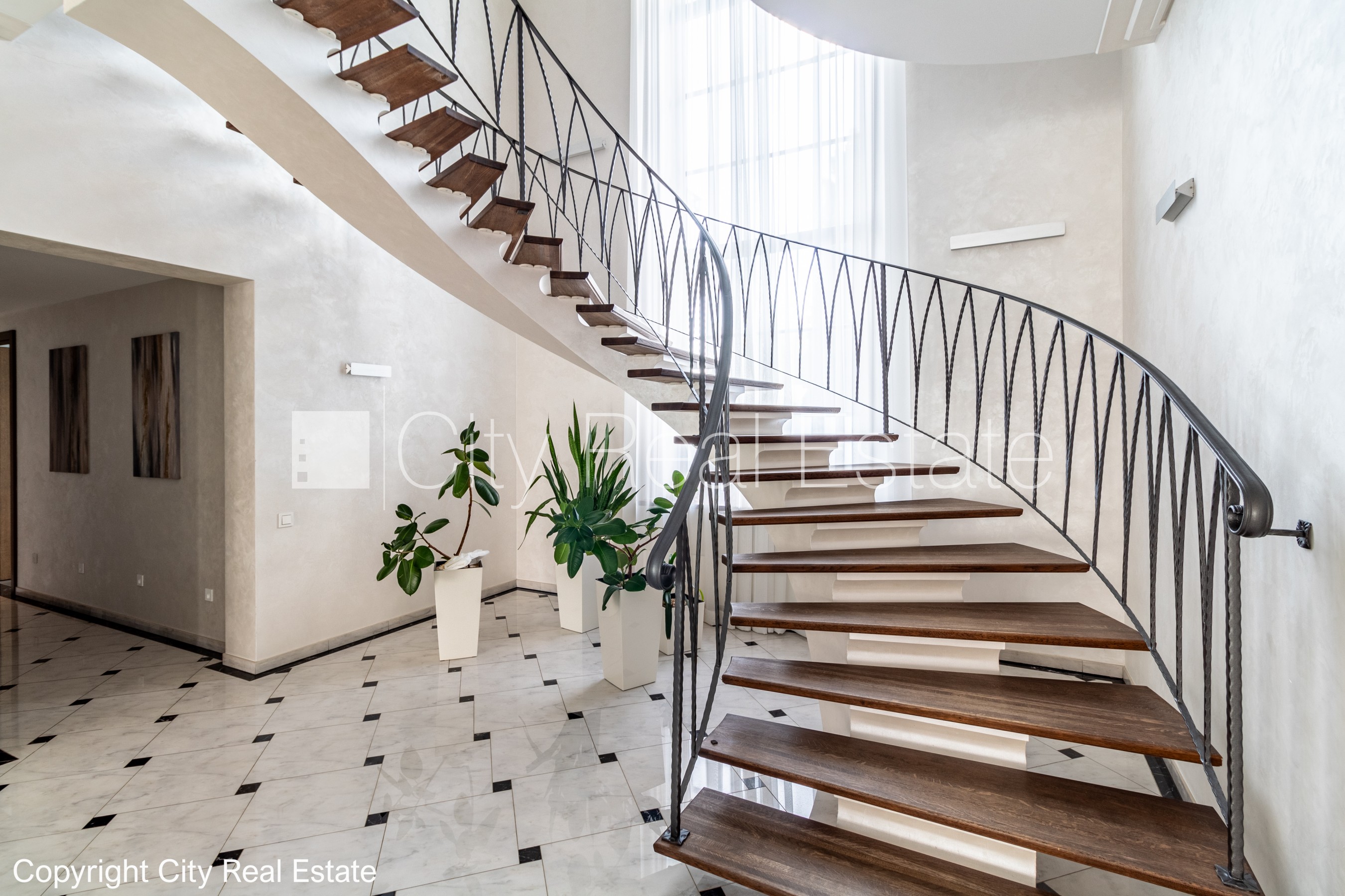 Sludinājumi. Privātmāja, labiekārtota apzaļumota teritorija, labiekārtots apzaļumots pagalms 2840 m2, iežogota Cena: 990000 EUR Foto #12