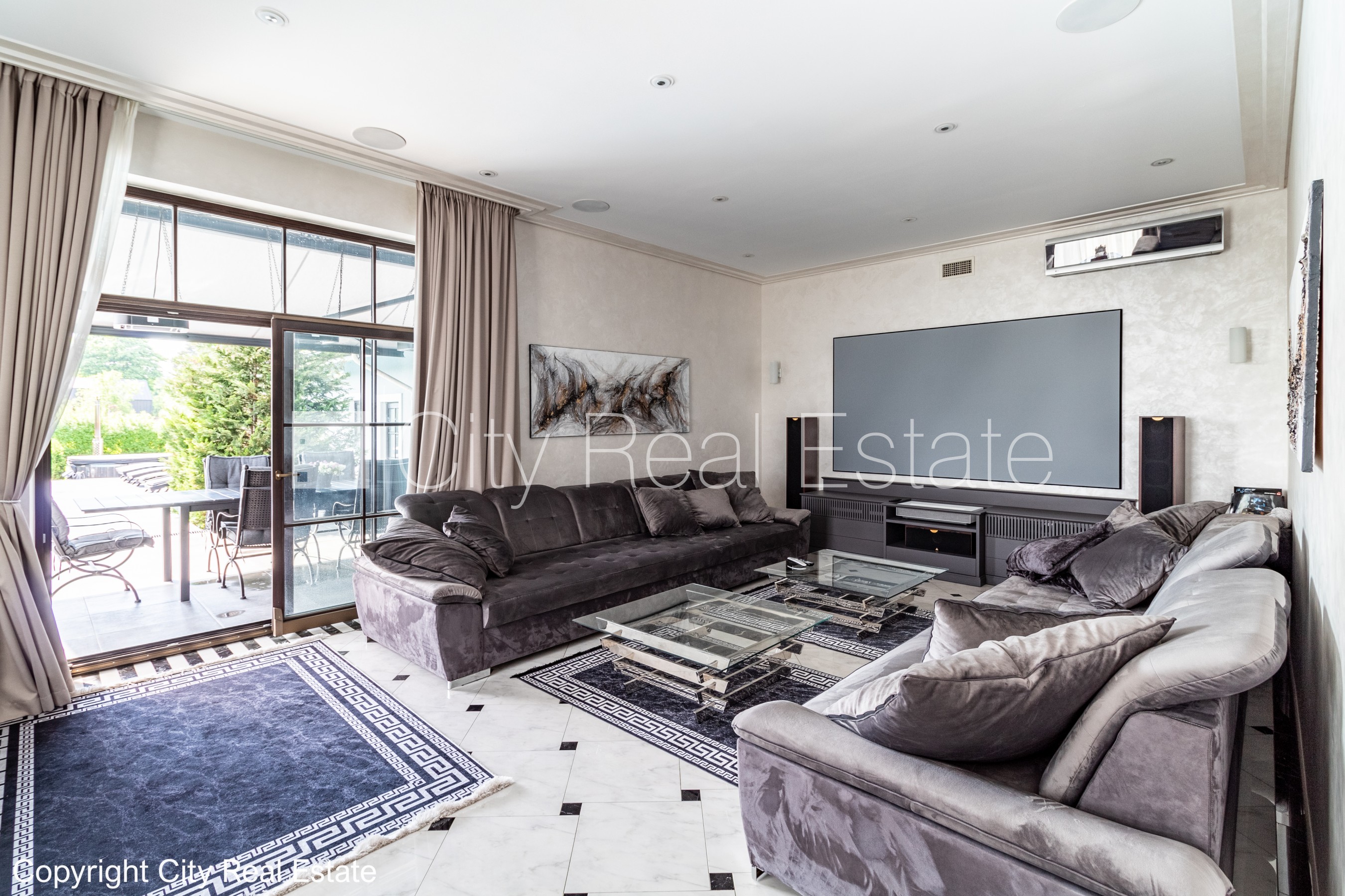 Sludinājumi. Privātmāja, labiekārtota apzaļumota teritorija, labiekārtots apzaļumots pagalms 2840 m2, iežogota Cena: 990000 EUR Foto #10