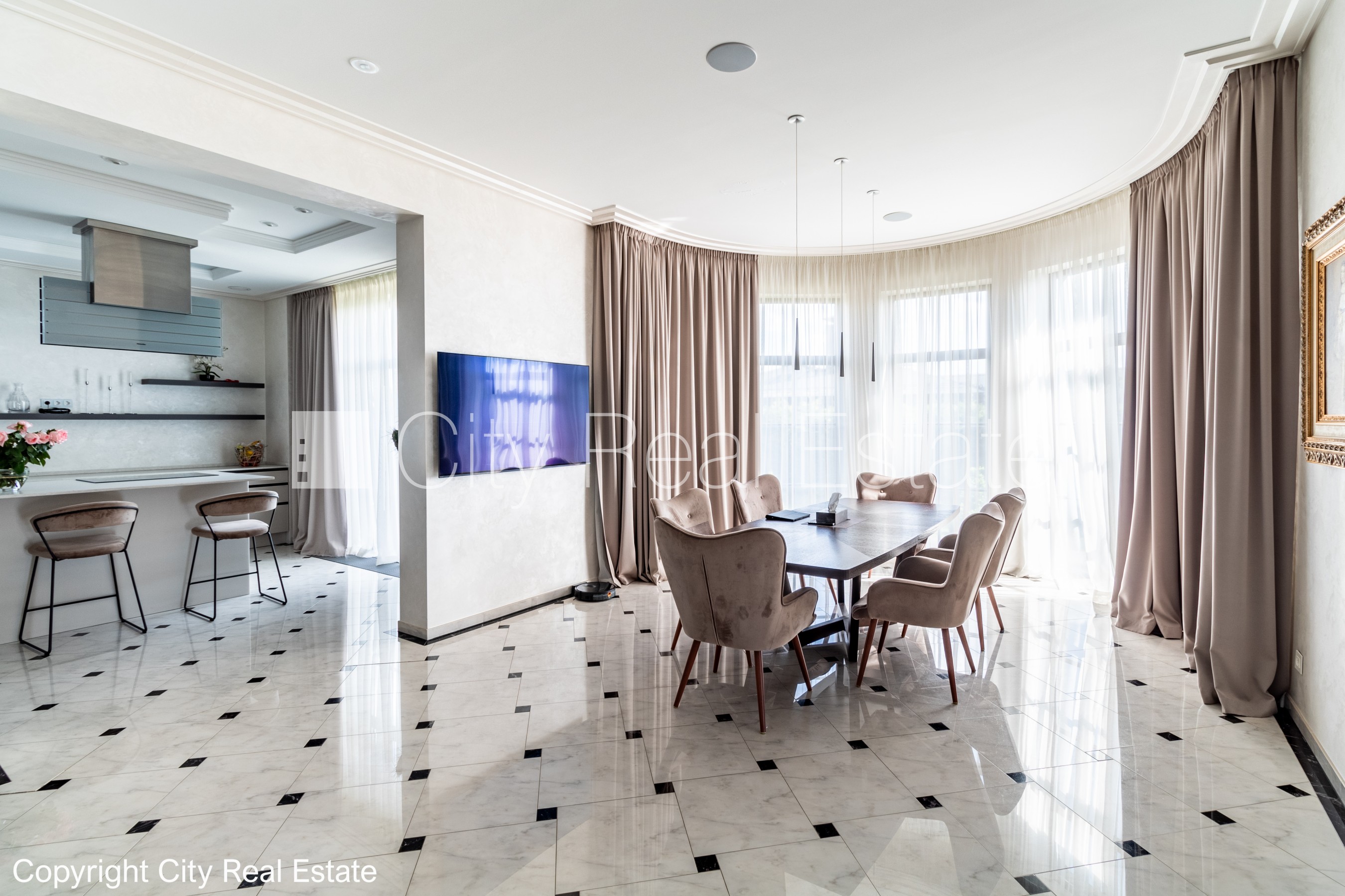 Sludinājumi. Privātmāja, labiekārtota apzaļumota teritorija, labiekārtots apzaļumots pagalms 2840 m2, iežogota Cena: 990000 EUR Foto #5