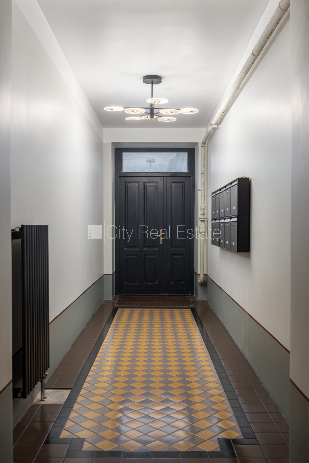 Объявление. Домовладение, реновированный дом, благоустроенный озеленённый двор, в доме новая електроинсталяция, Цена: 88570 EUR Foto #2