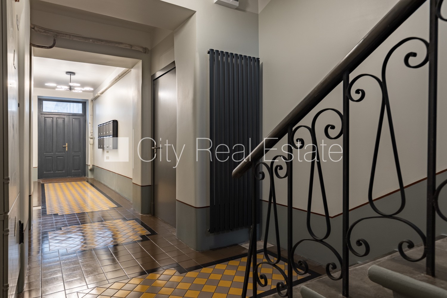 Объявление. Домовладение, реновированный дом, благоустроенный озеленённый двор, в доме новая електроинсталяция, Цена: 88570 EUR Foto #3