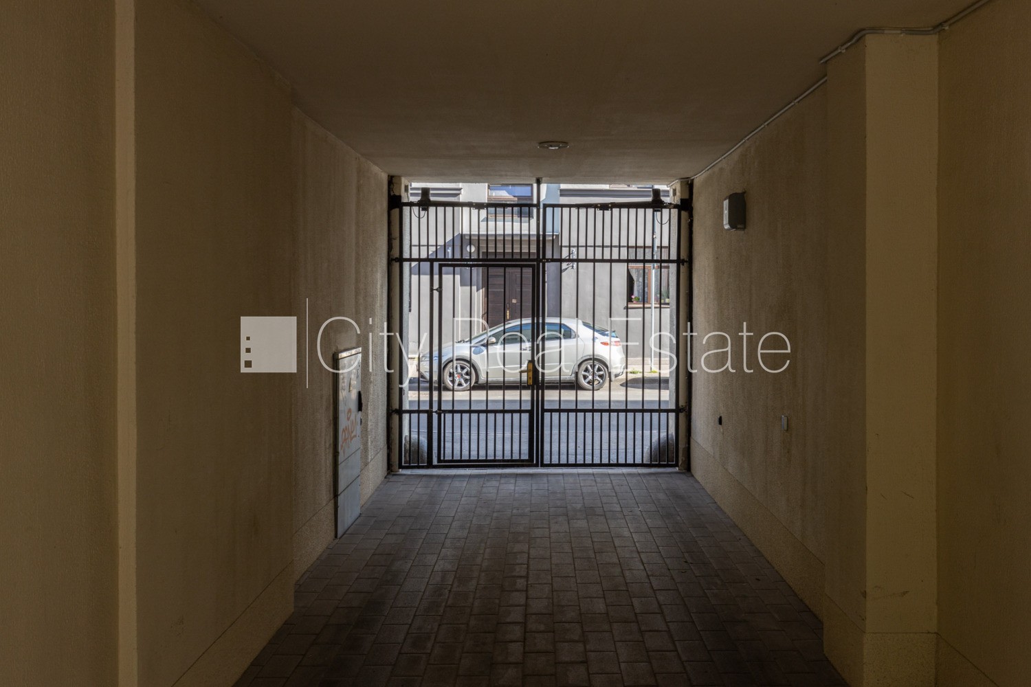 Объявление. Домовладение, реновированный дом, благоустроенный озеленённый двор, в доме новая електроинсталяция, Цена: 88570 EUR Foto #9