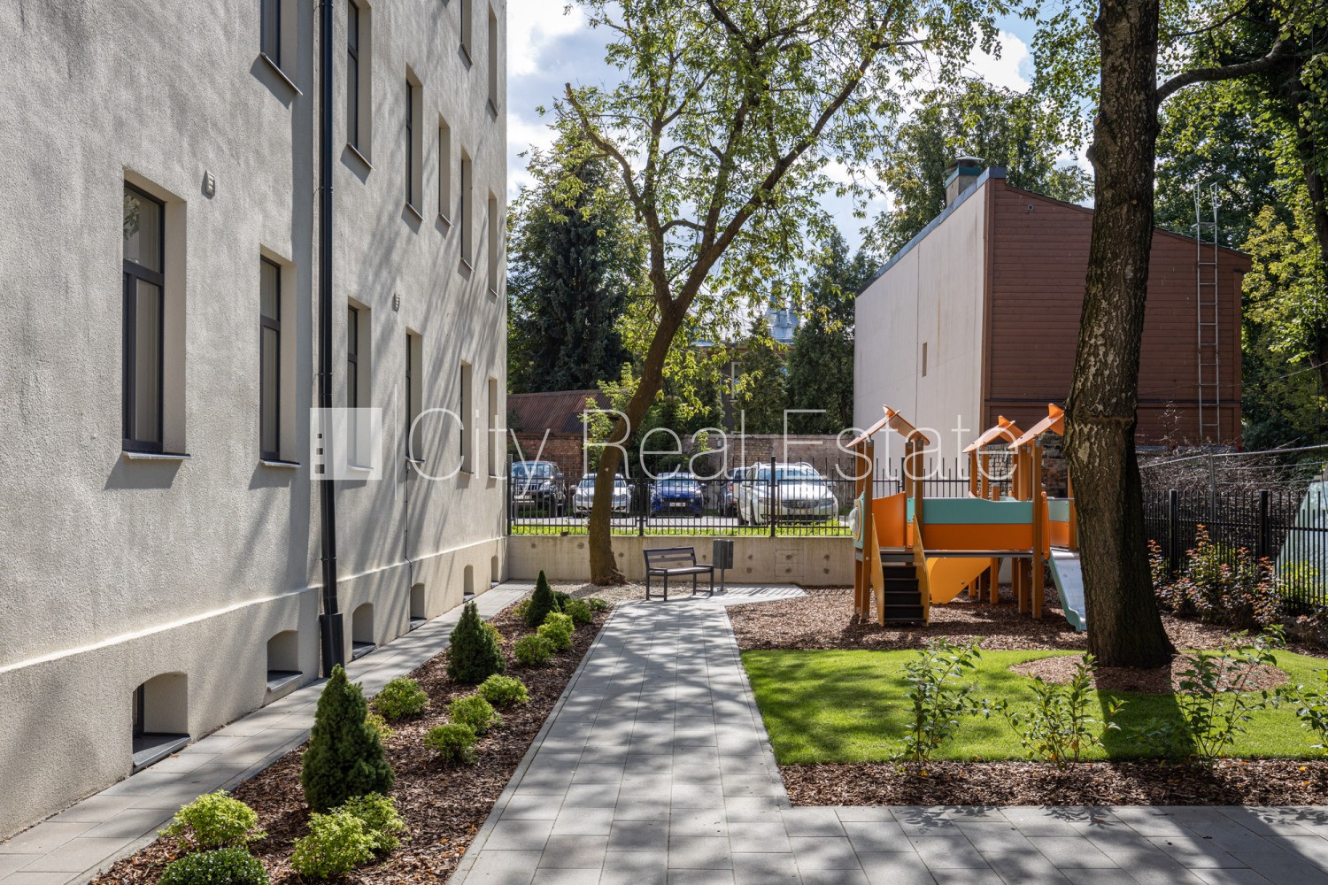 Объявление. Домовладение, реновированный дом, благоустроенный озеленённый двор, в доме новая електроинсталяция, Цена: 88570 EUR Foto #12