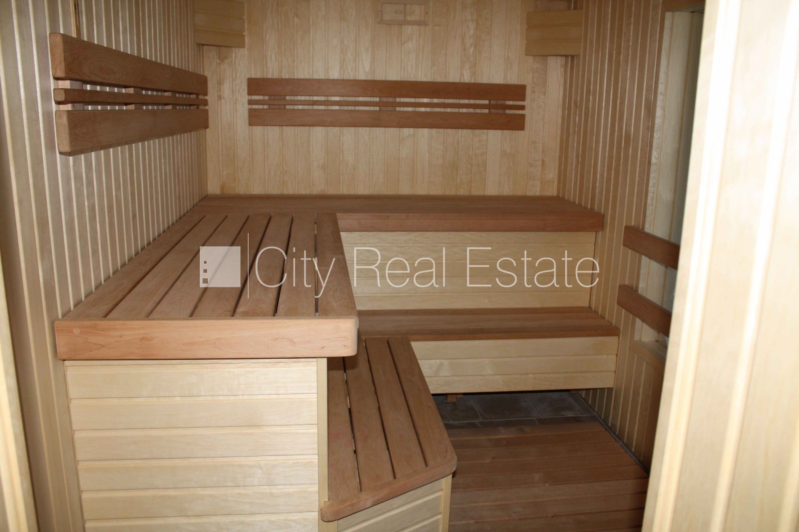 Sludinājumi. Privātmāja, labiekārtota apzaļumota teritorija, iežogota teritorija, teritorijas iebrauktuves vārti Cena: 2100 EUR/mēn Foto #11