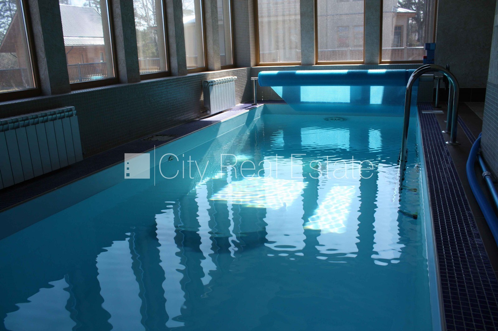 Sludinājumi. Privātmāja, labiekārtota apzaļumota teritorija, iežogota teritorija, teritorijas iebrauktuves vārti Cena: 2100 EUR/mēn Foto #9