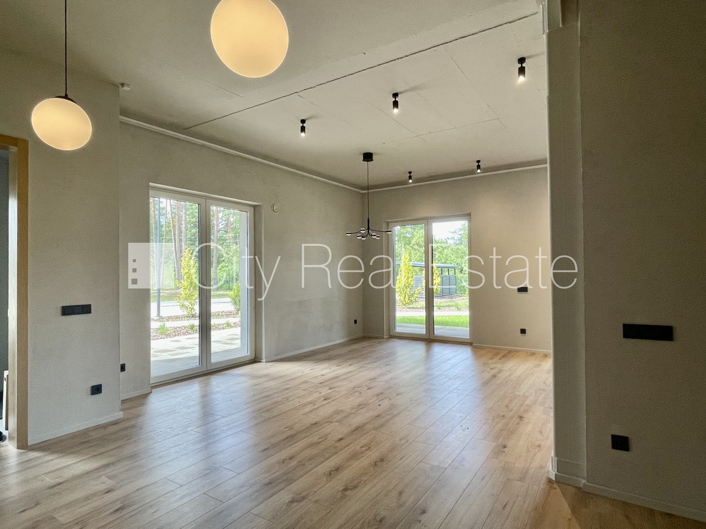 Sludinājumi. Privātmāja, energo efektīva māja, labiekārtota apzaļumota teritorija, slēgta teritorija, vieta Cena: 1250 EUR/mēn Foto #2