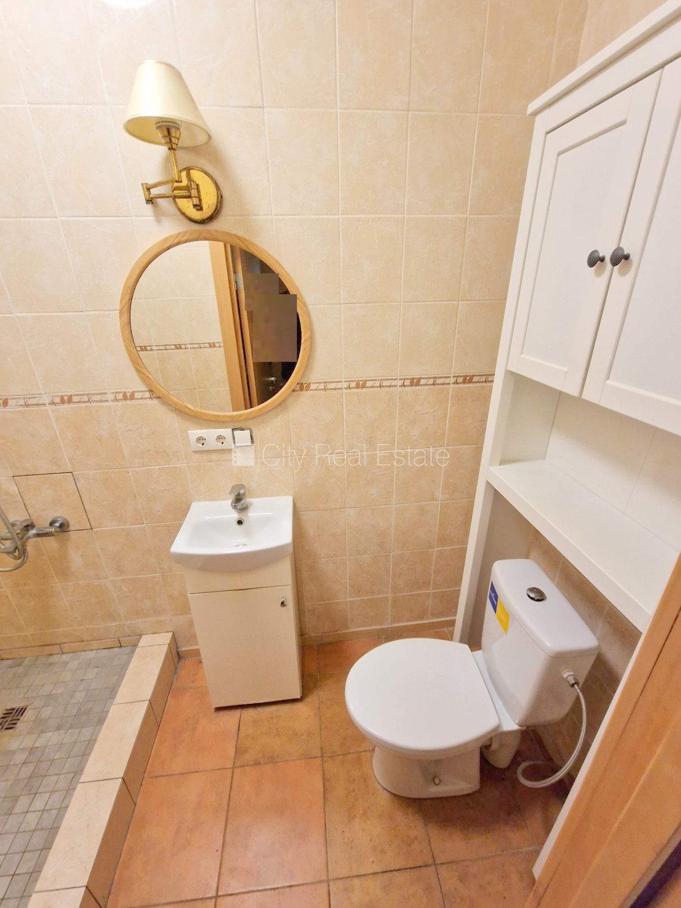 Sludinājumi. Puse mājas, labiekārtots apzaļumots pagalms, vieta automašīnai, ieeja no pagalma, terase, logi Cena: 1000 EUR/mēn Foto #17