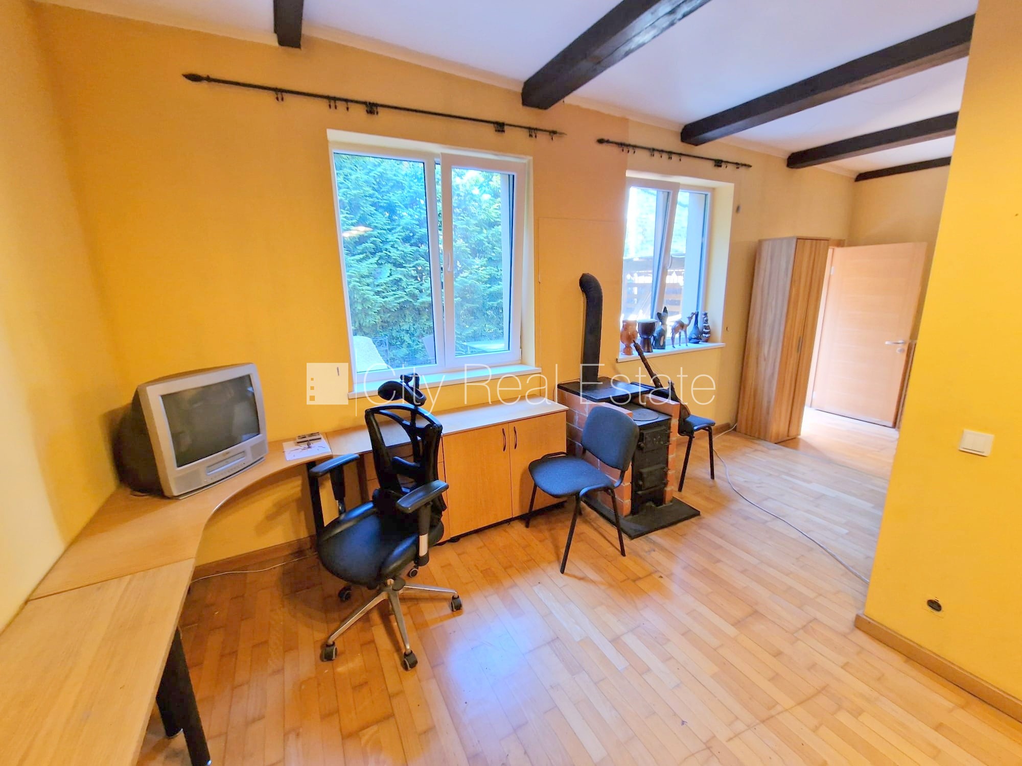 Sludinājumi. Puse mājas, labiekārtots apzaļumots pagalms, vieta automašīnai, ieeja no pagalma, terase, logi Cena: 1000 EUR/mēn Foto #8