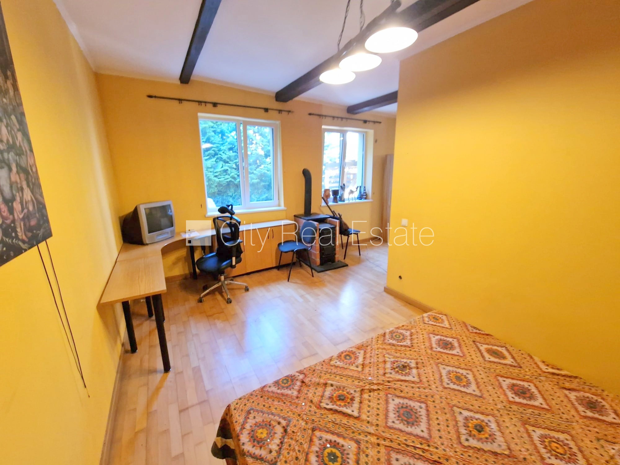 Sludinājumi. Puse mājas, labiekārtots apzaļumots pagalms, vieta automašīnai, ieeja no pagalma, terase, logi Cena: 1000 EUR/mēn Foto #9