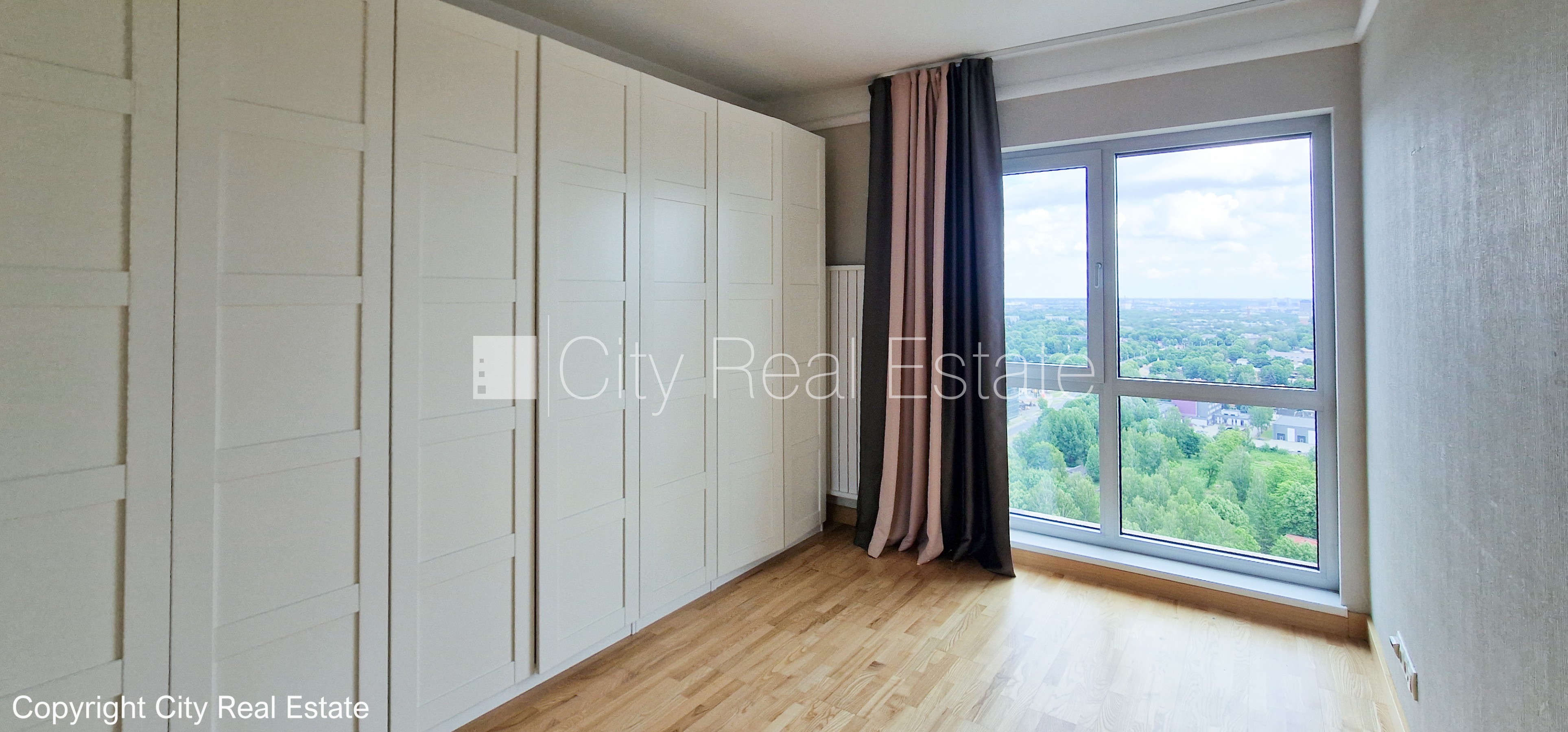 Sludinājumi. Projekts - Panorama Plaza, jaunceltne, pagalma ēka, labiekārtots apzaļumots pagalms, slēgta Cena: 1000 EUR/mēn Foto #5