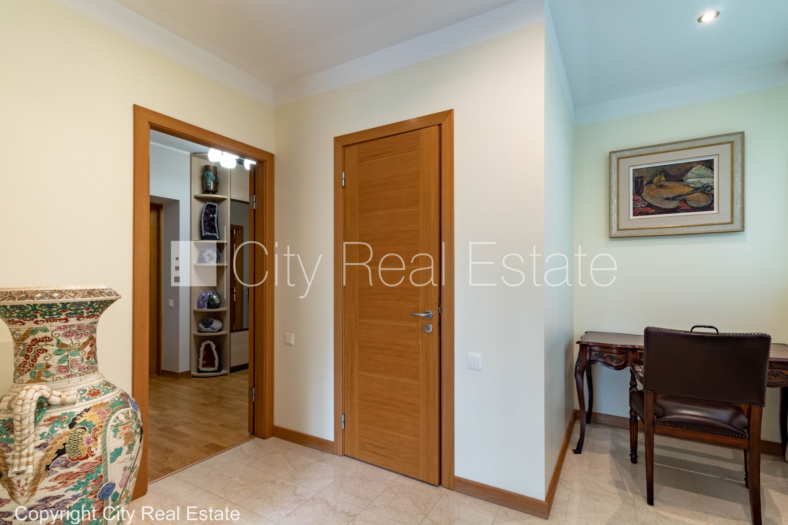 Sludinājumi. Jaunceltne, labiekārtota apzaļumota teritorija, slēgta teritorija, teritorijas iebrauktuves vārti Cena: 2000 EUR/mēn Foto #24