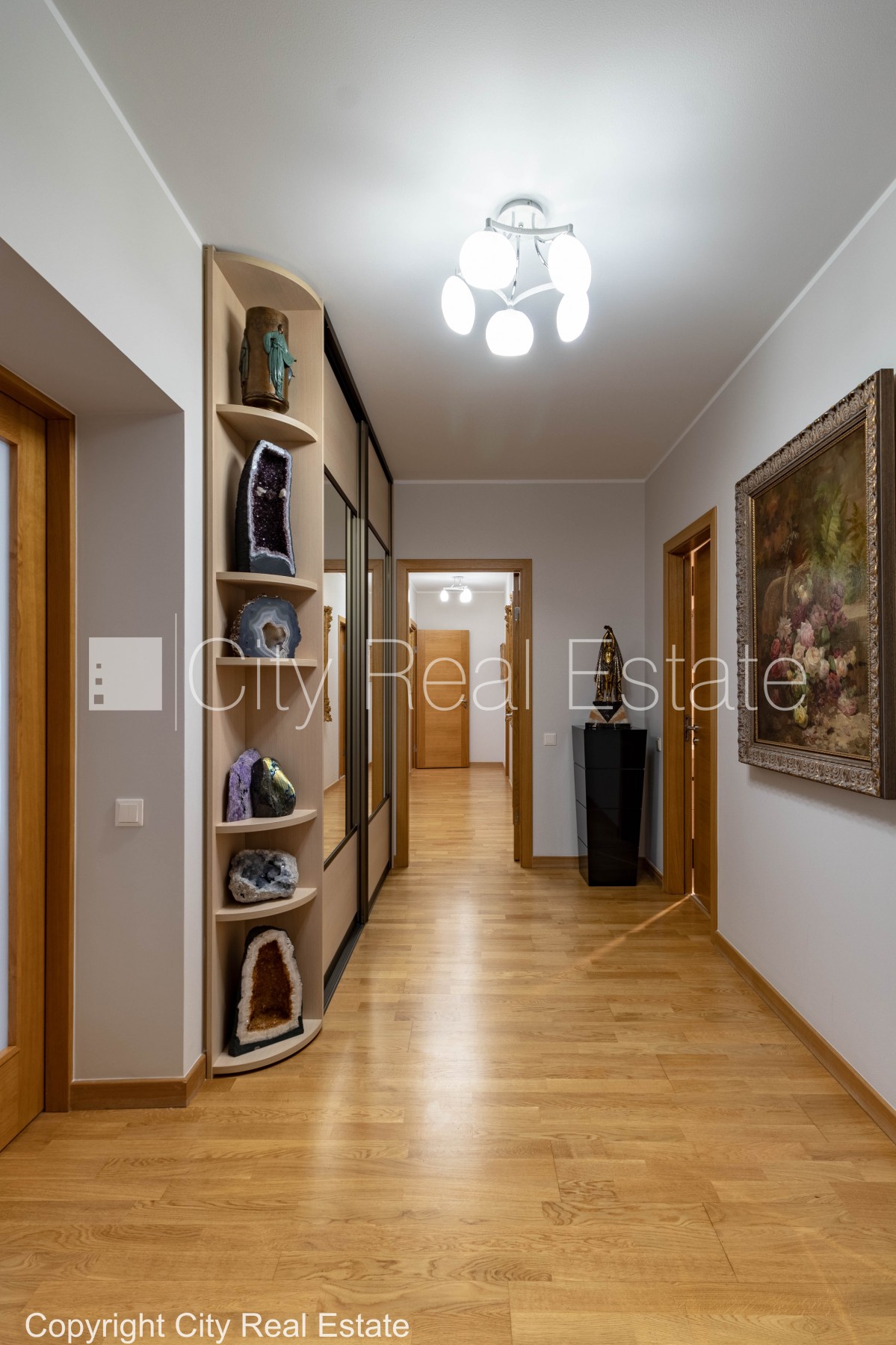 Sludinājumi. Jaunceltne, labiekārtota apzaļumota teritorija, slēgta teritorija, teritorijas iebrauktuves vārti Cena: 2000 EUR/mēn Foto #23